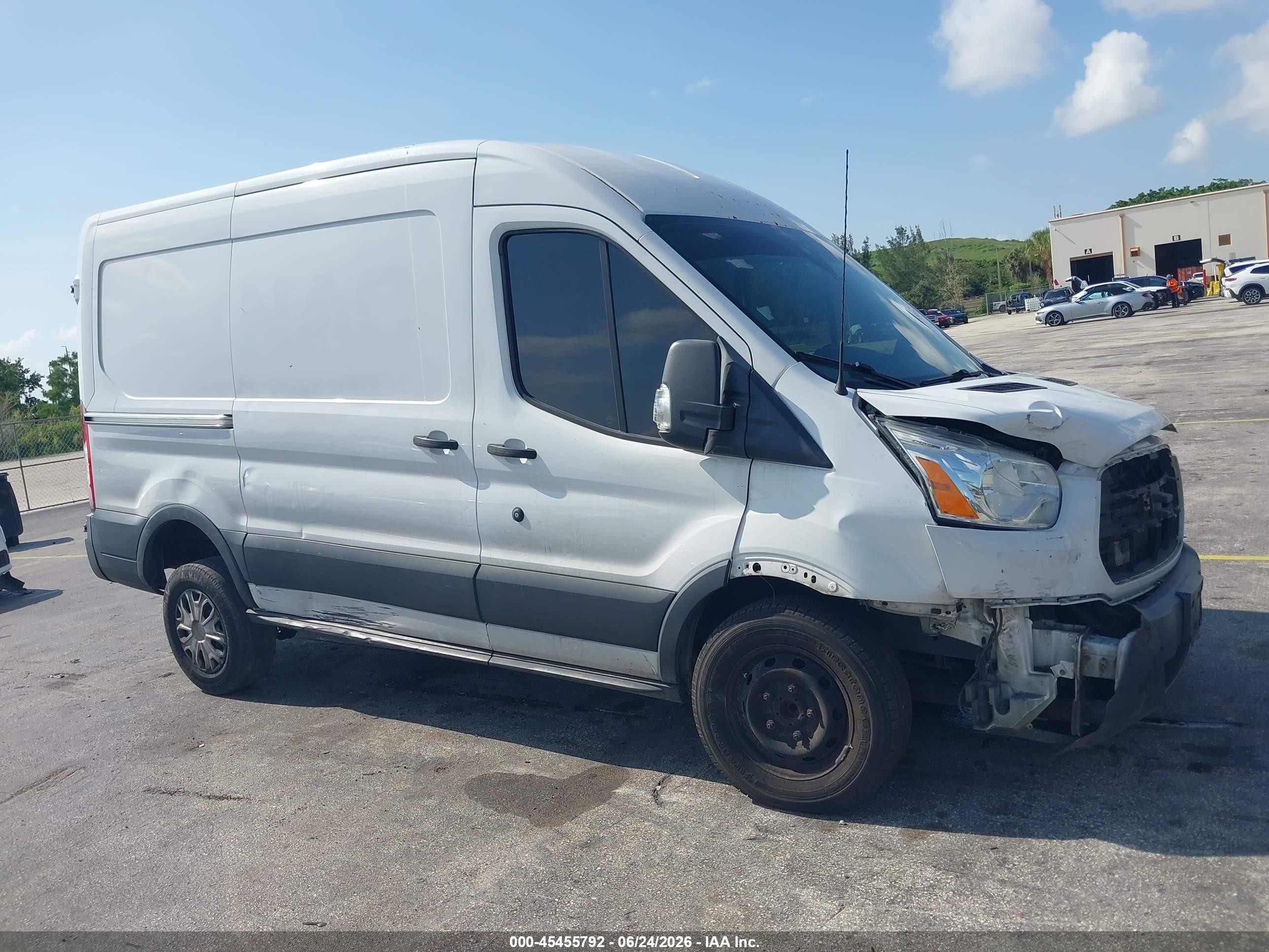 2015 Ford Transit-250   White vin: 1FTNR1CG5FKB12882
