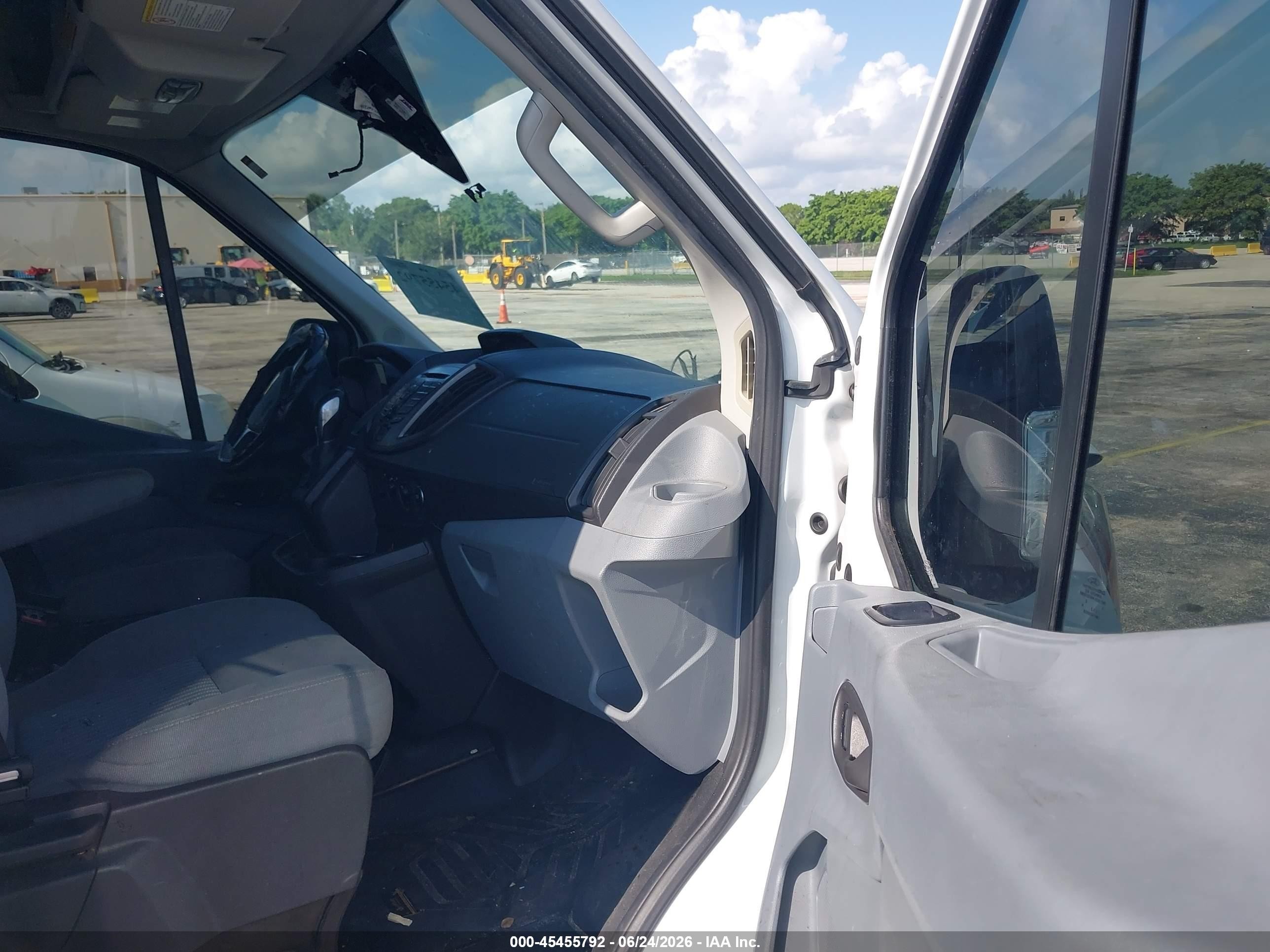 2015 Ford Transit-250   White vin: 1FTNR1CG5FKB12882
