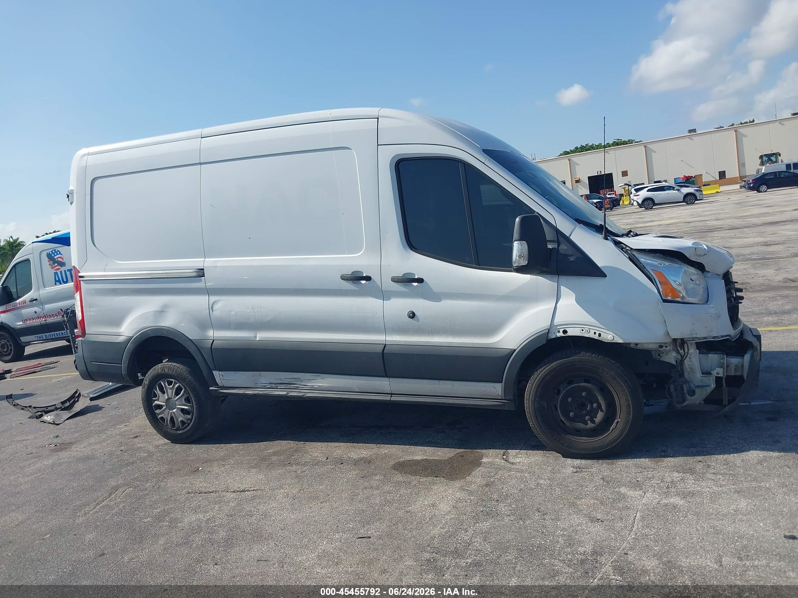 2015 Ford Transit-250   White vin: 1FTNR1CG5FKB12882