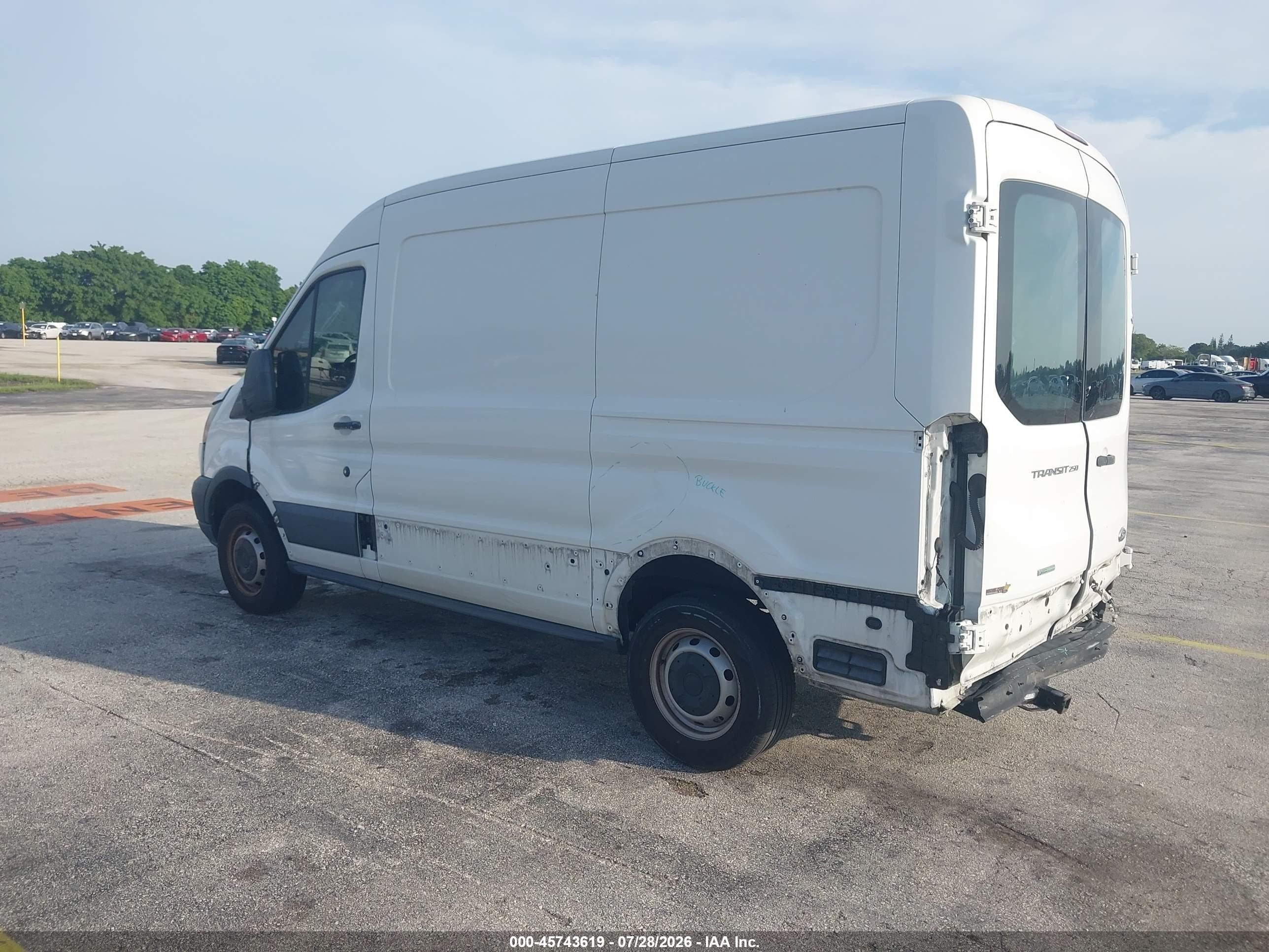 2015 Ford Transit-250   White vin: 1FTNR1CG9FKB25411