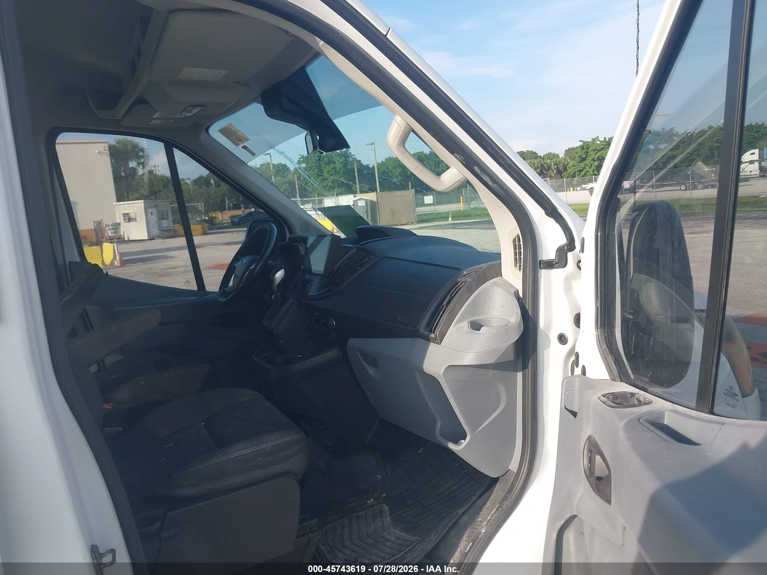 2015 Ford Transit-250   White vin: 1FTNR1CG9FKB25411