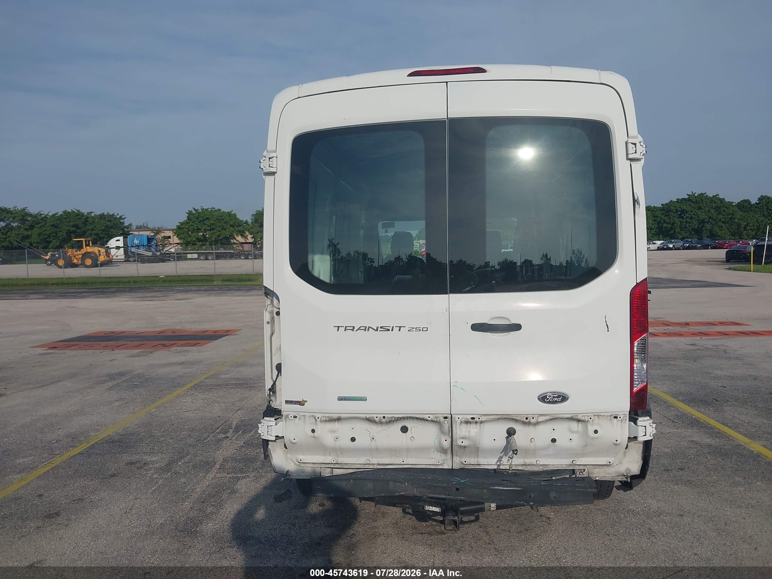 2015 Ford Transit-250   White vin: 1FTNR1CG9FKB25411