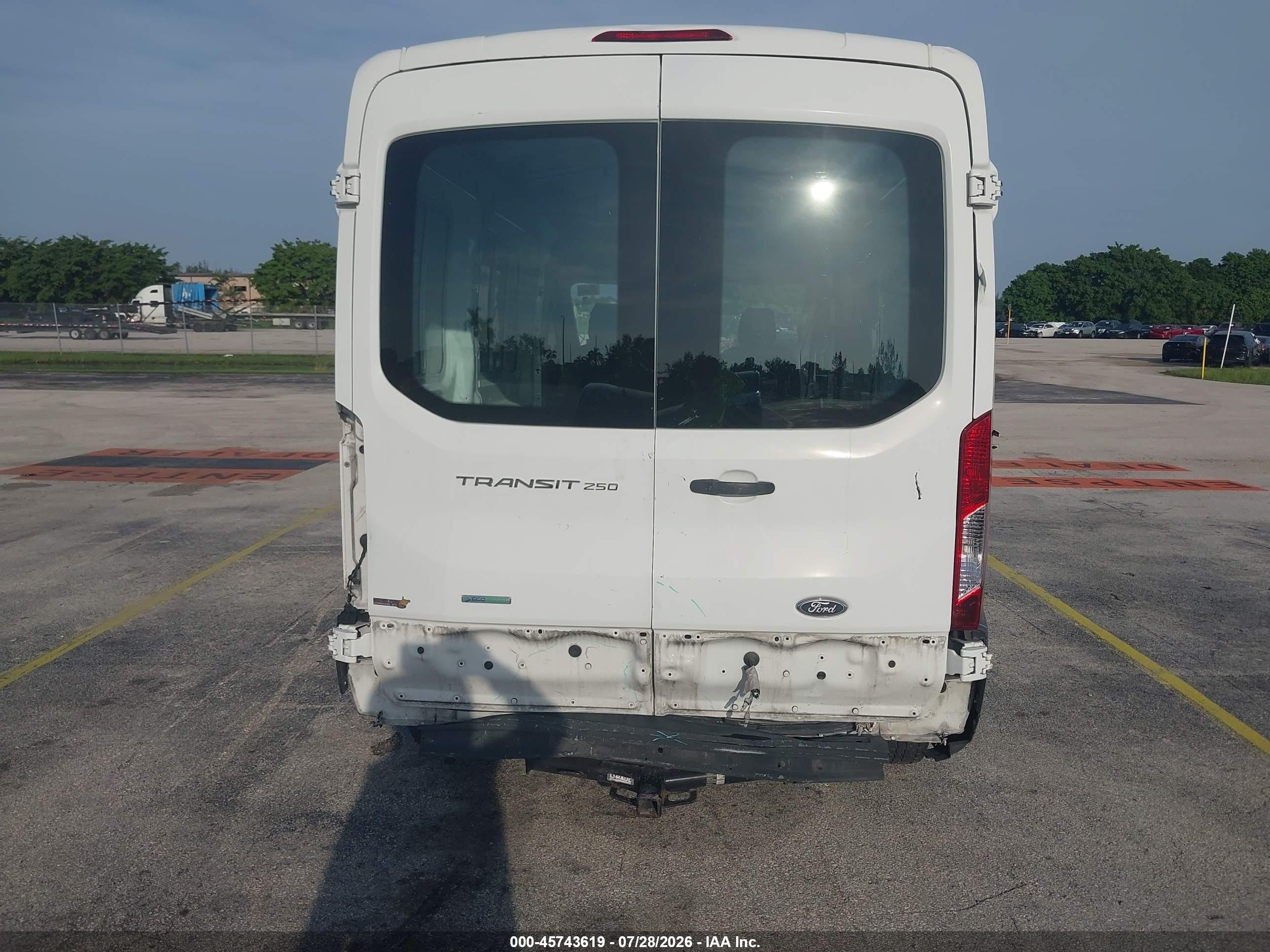 2015 Ford Transit-250   White vin: 1FTNR1CG9FKB25411