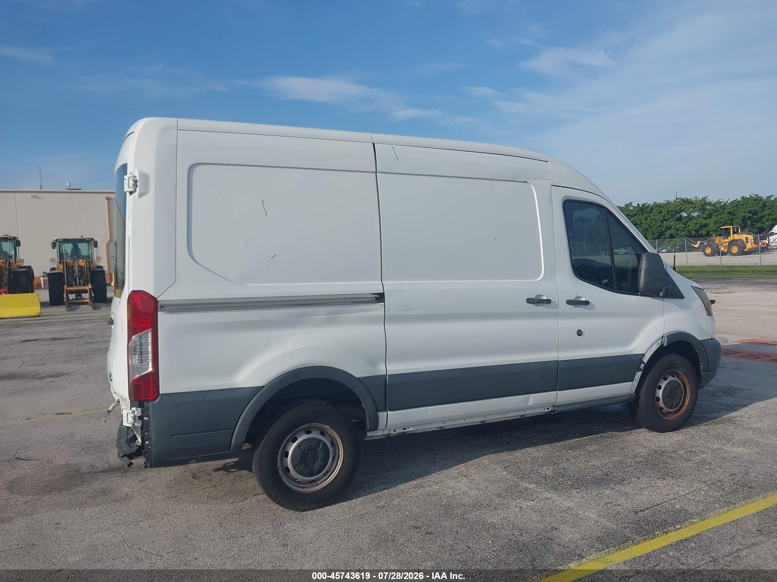 2015 Ford Transit-250   White vin: 1FTNR1CG9FKB25411