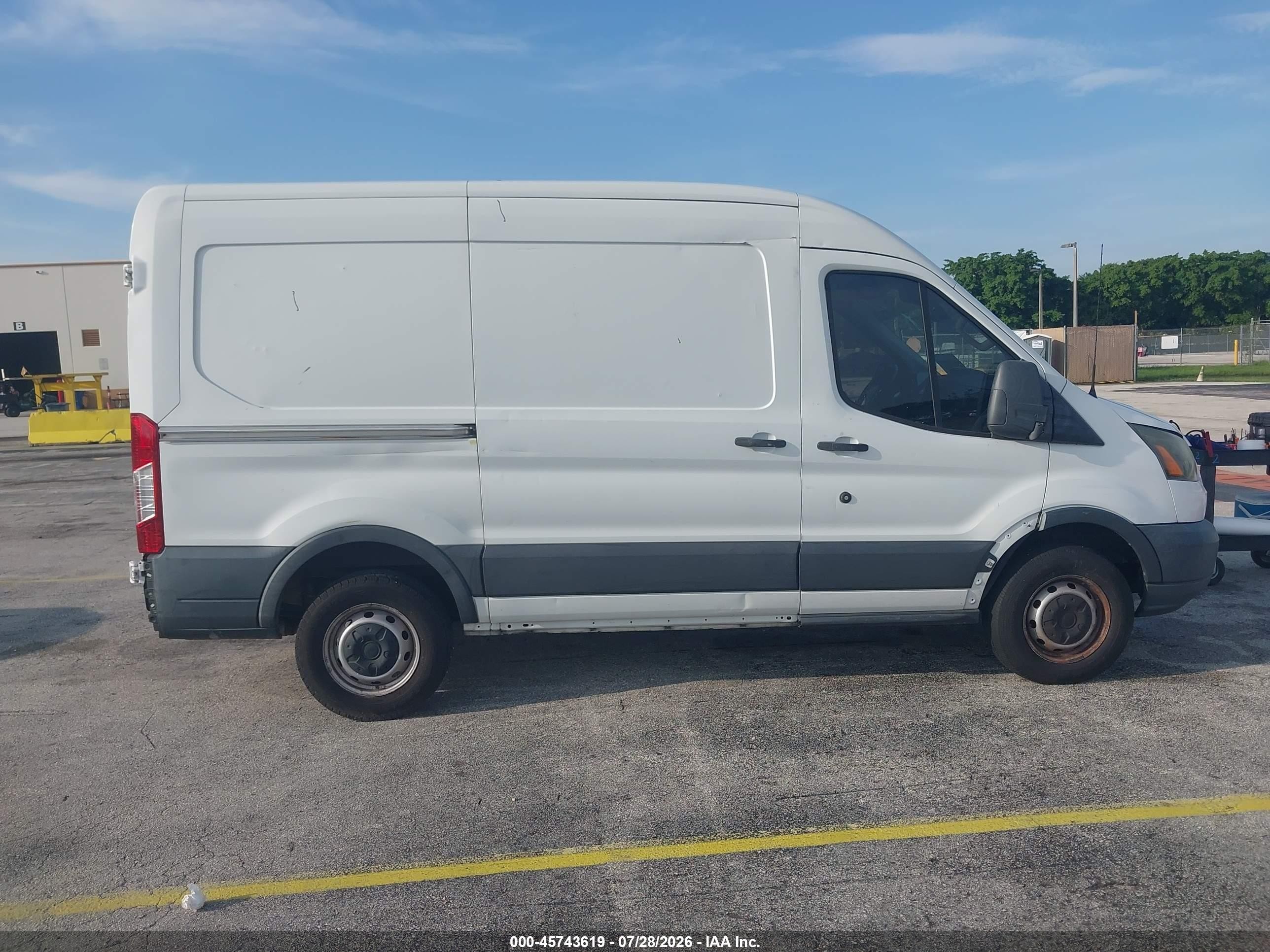 2015 Ford Transit-250   White vin: 1FTNR1CG9FKB25411