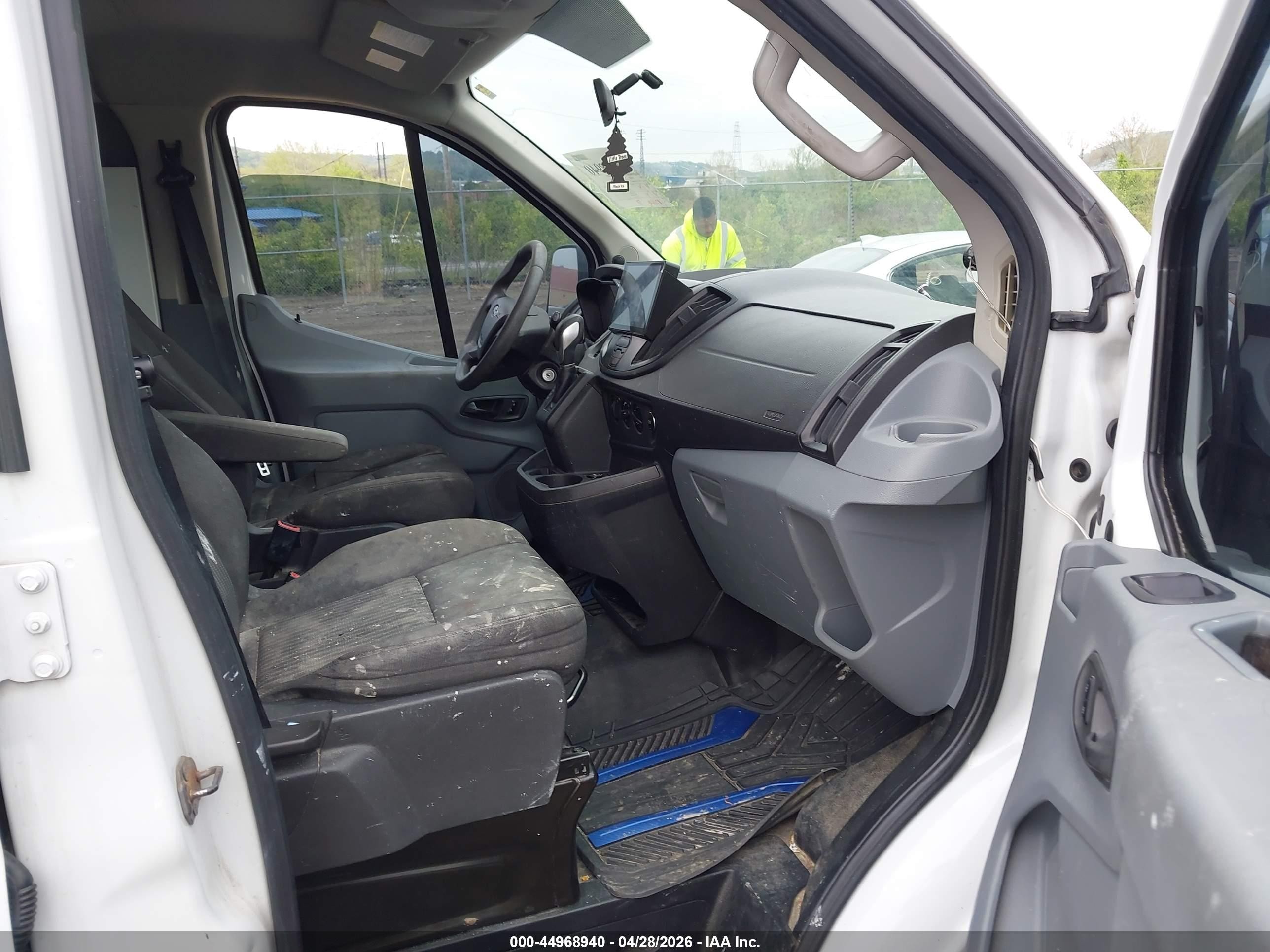 2015 Ford Transit-250   White vin: 1FTNR1ZG2FKA40627