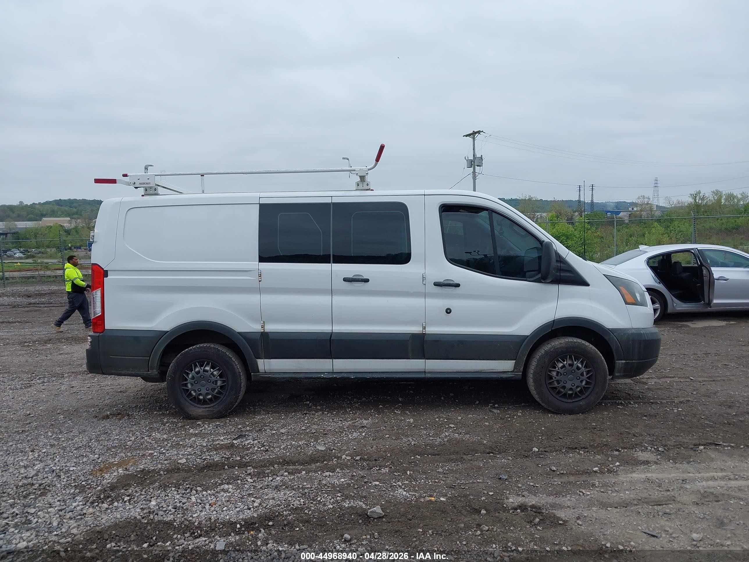 2015 Ford Transit-250   White vin: 1FTNR1ZG2FKA40627