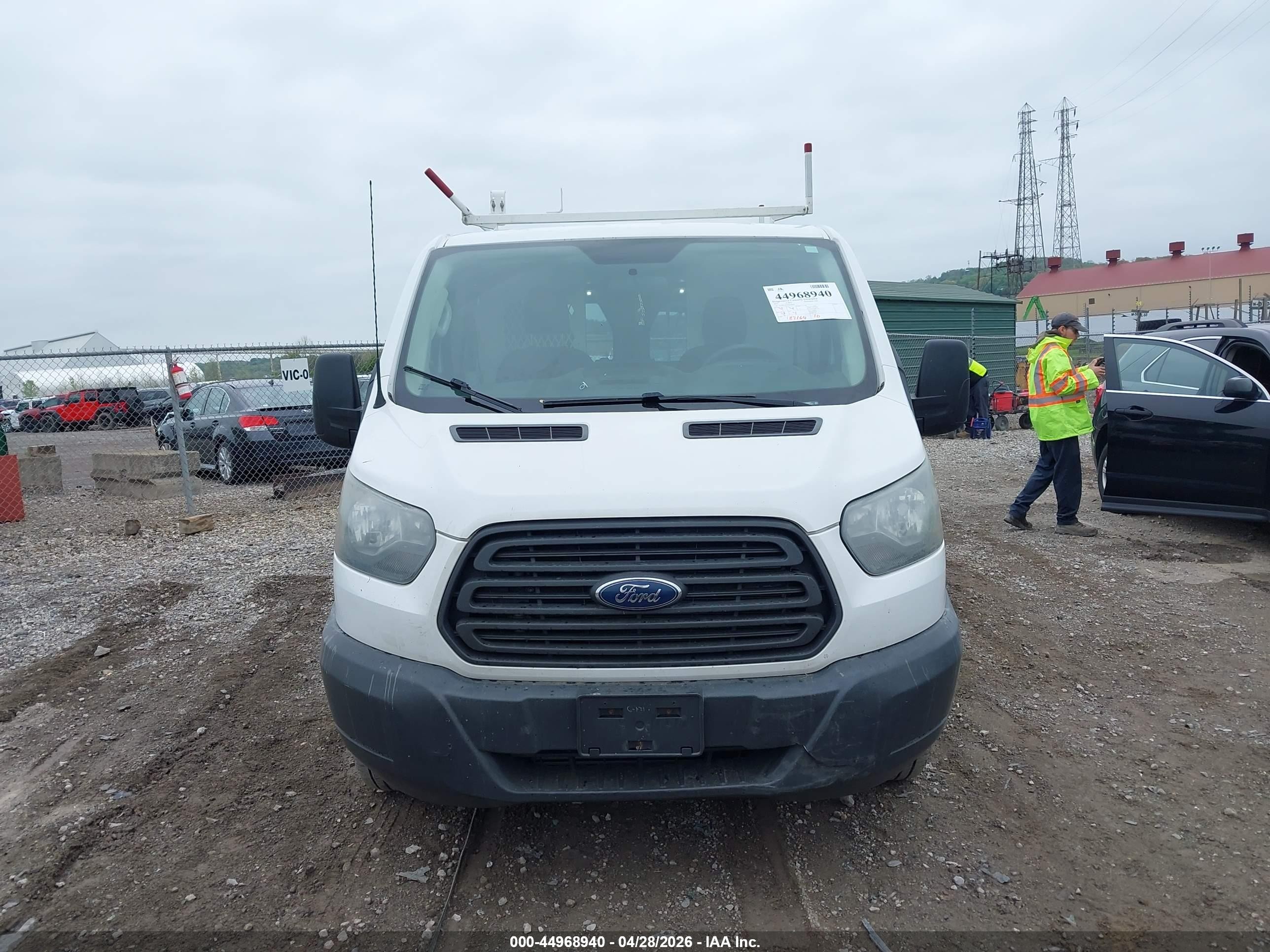 2015 Ford Transit-250   White vin: 1FTNR1ZG2FKA40627