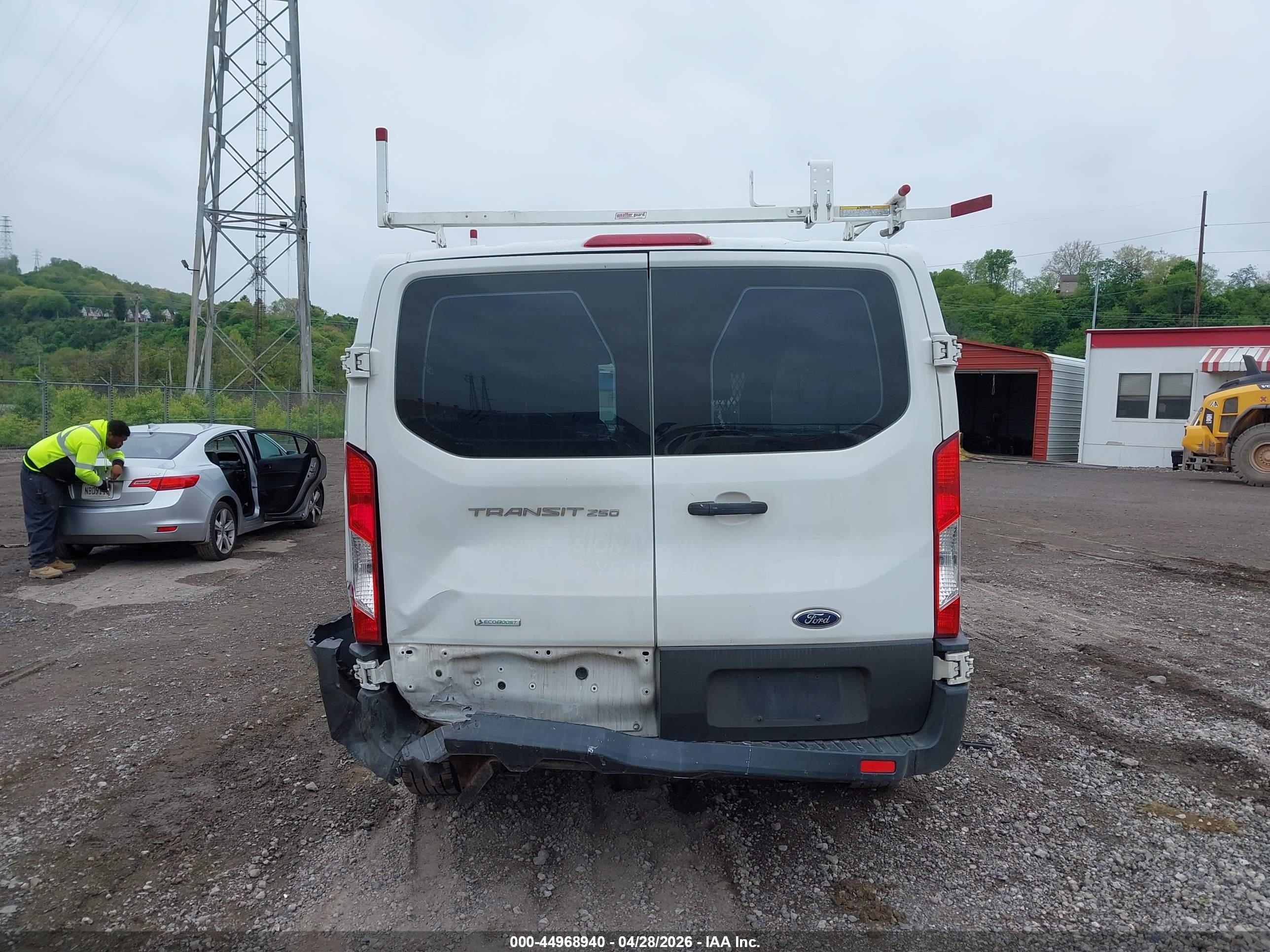 2015 Ford Transit-250   White vin: 1FTNR1ZG2FKA40627