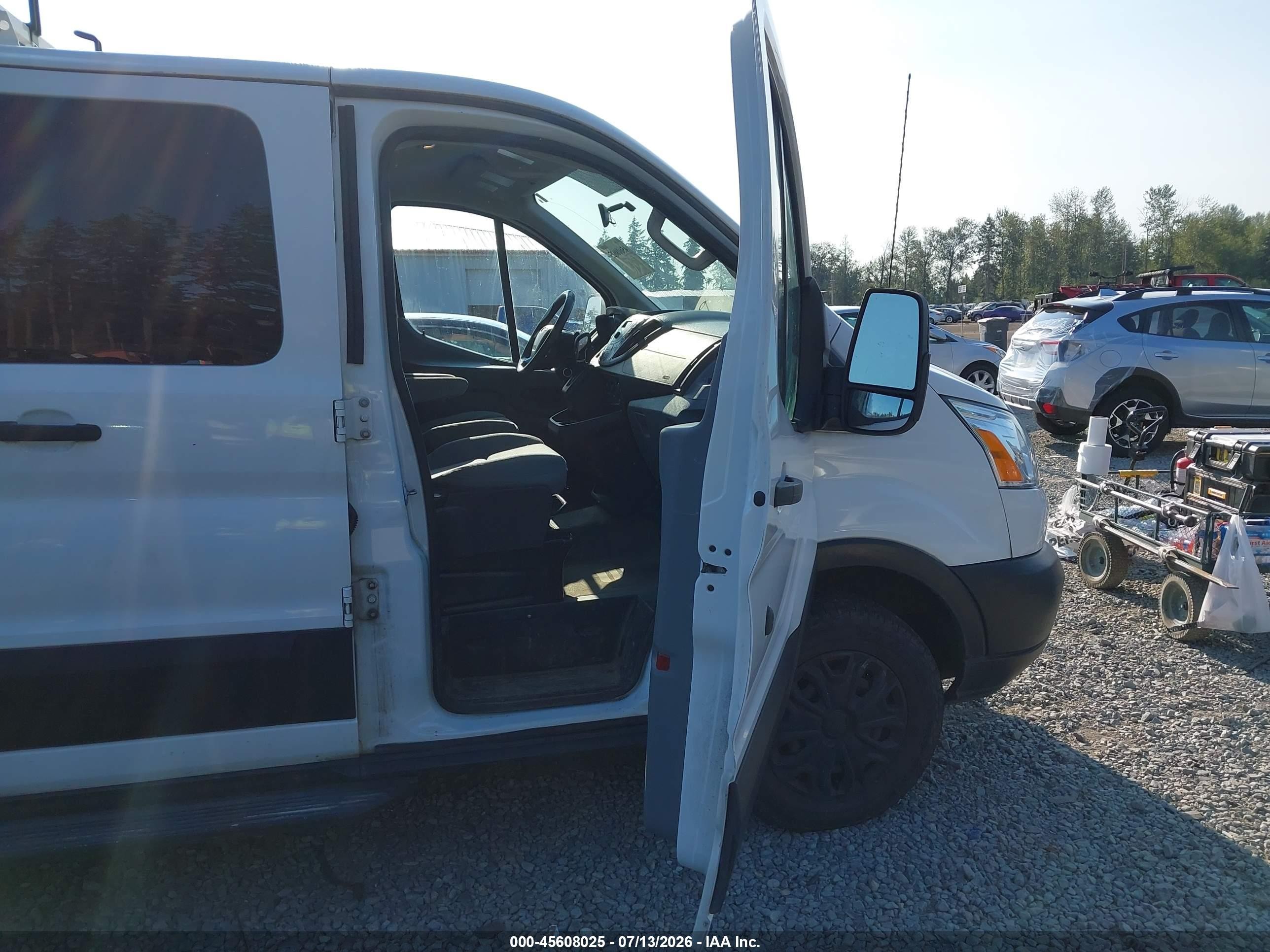 2015 Ford Transit-250   White vin: 1FTNR1ZM0FKA76788