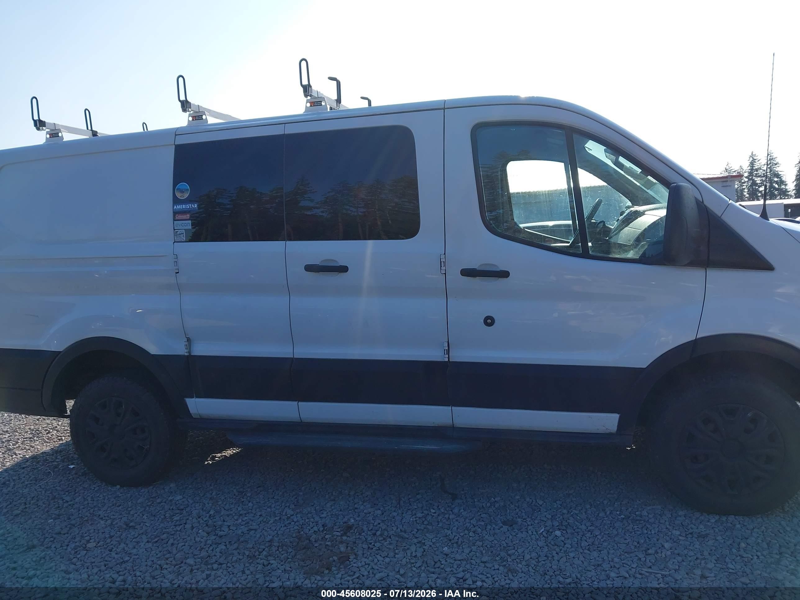 2015 Ford Transit-250   White vin: 1FTNR1ZM0FKA76788