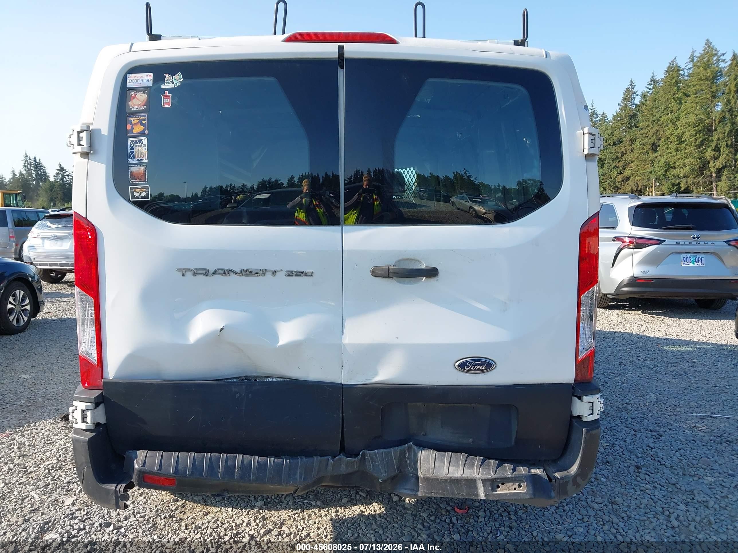 2015 Ford Transit-250   White vin: 1FTNR1ZM0FKA76788