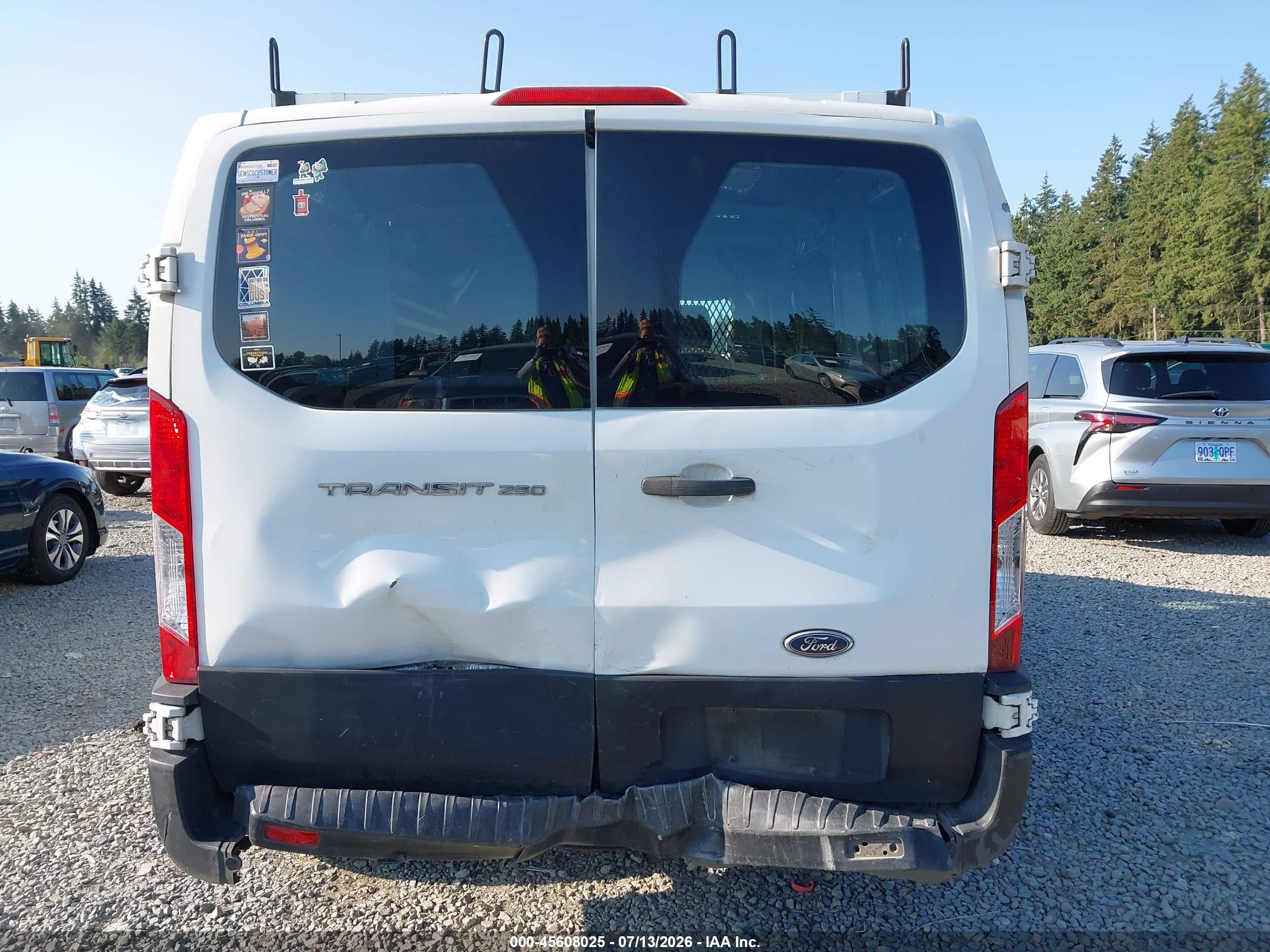 2015 Ford Transit-250   White vin: 1FTNR1ZM0FKA76788