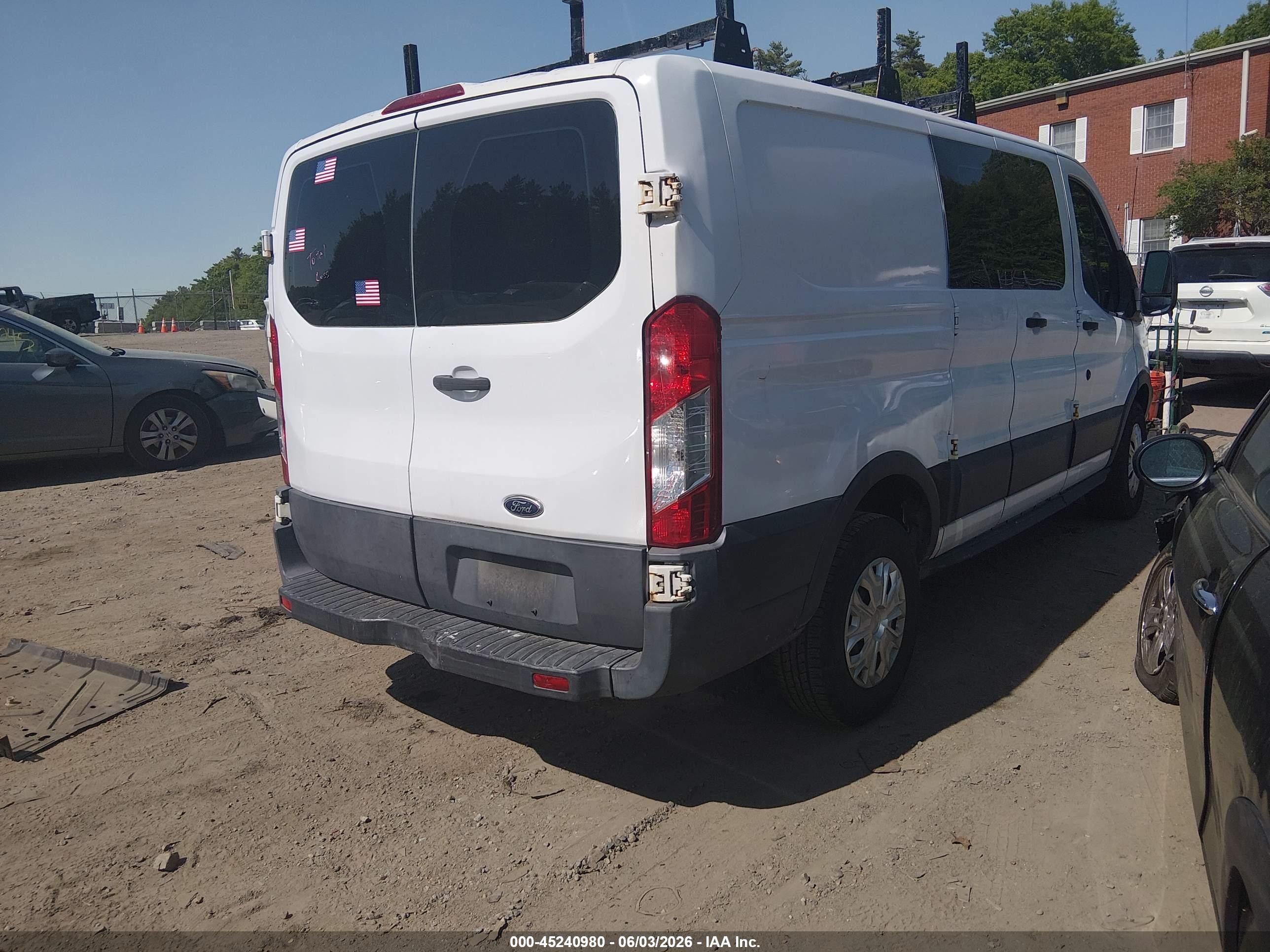2015 Ford Transit-250   White vin: 1FTNR1ZM1FKA55867