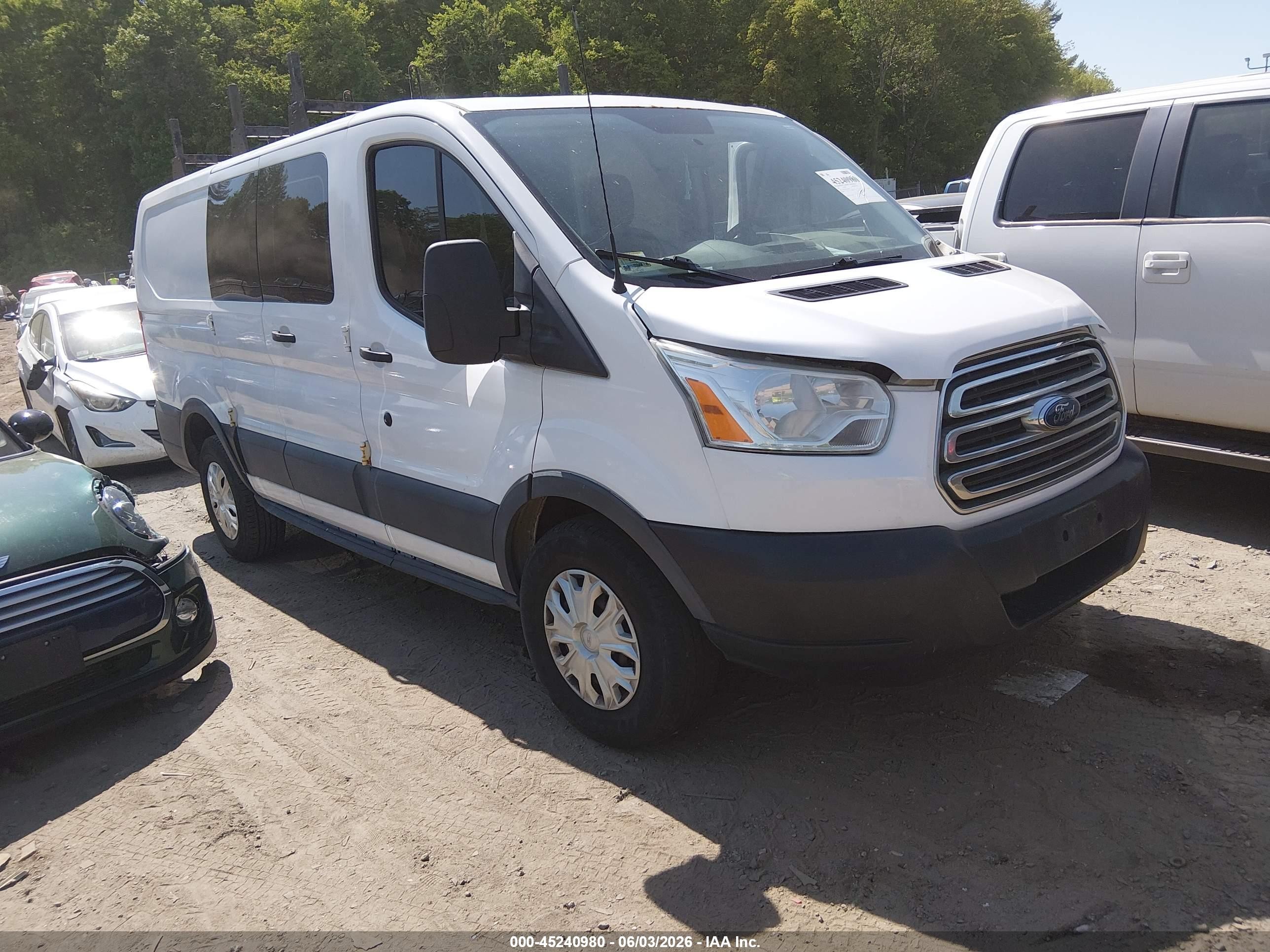 2015 Ford Transit-250   White vin: 1FTNR1ZM1FKA55867