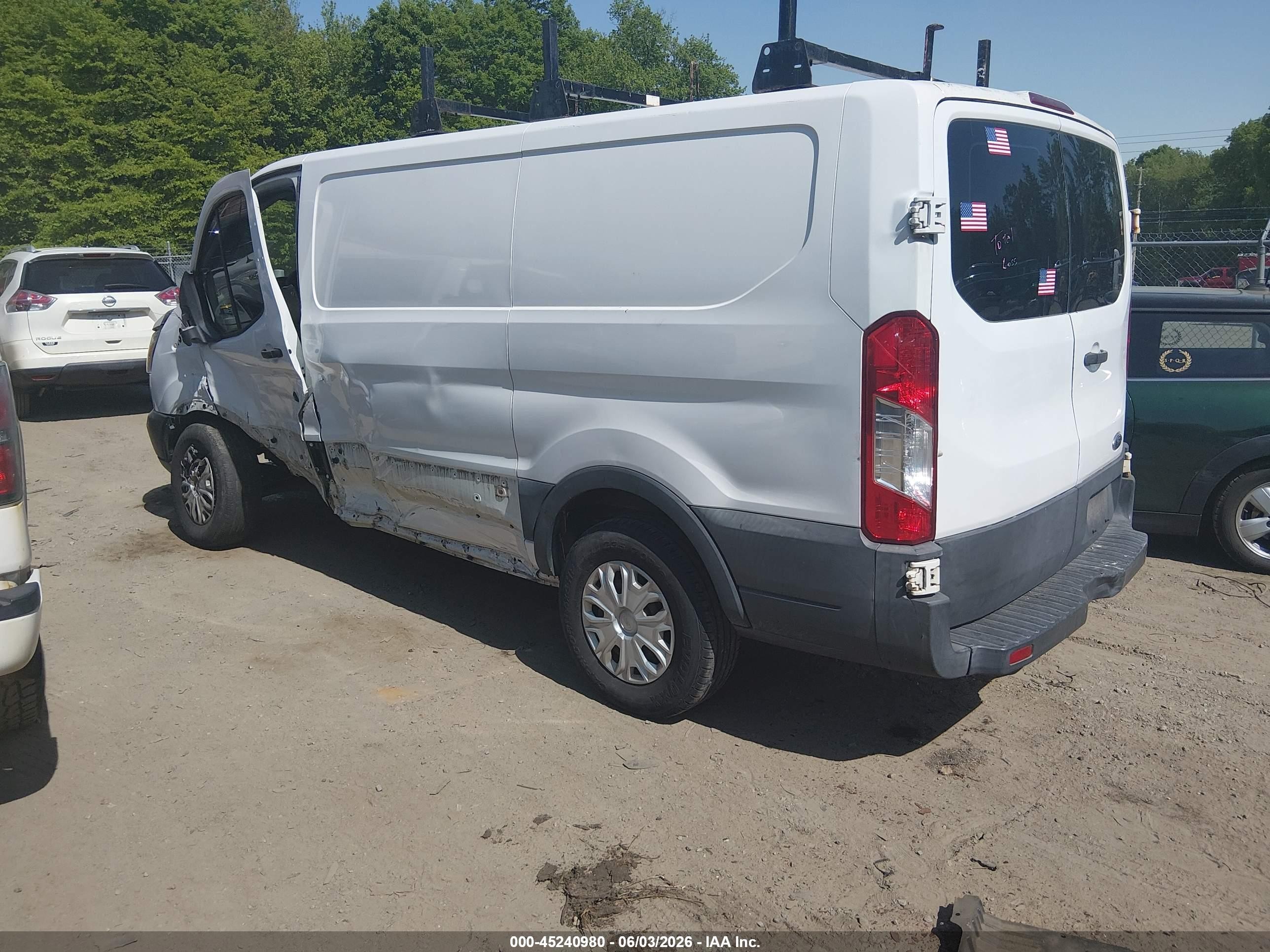 2015 Ford Transit-250   White vin: 1FTNR1ZM1FKA55867