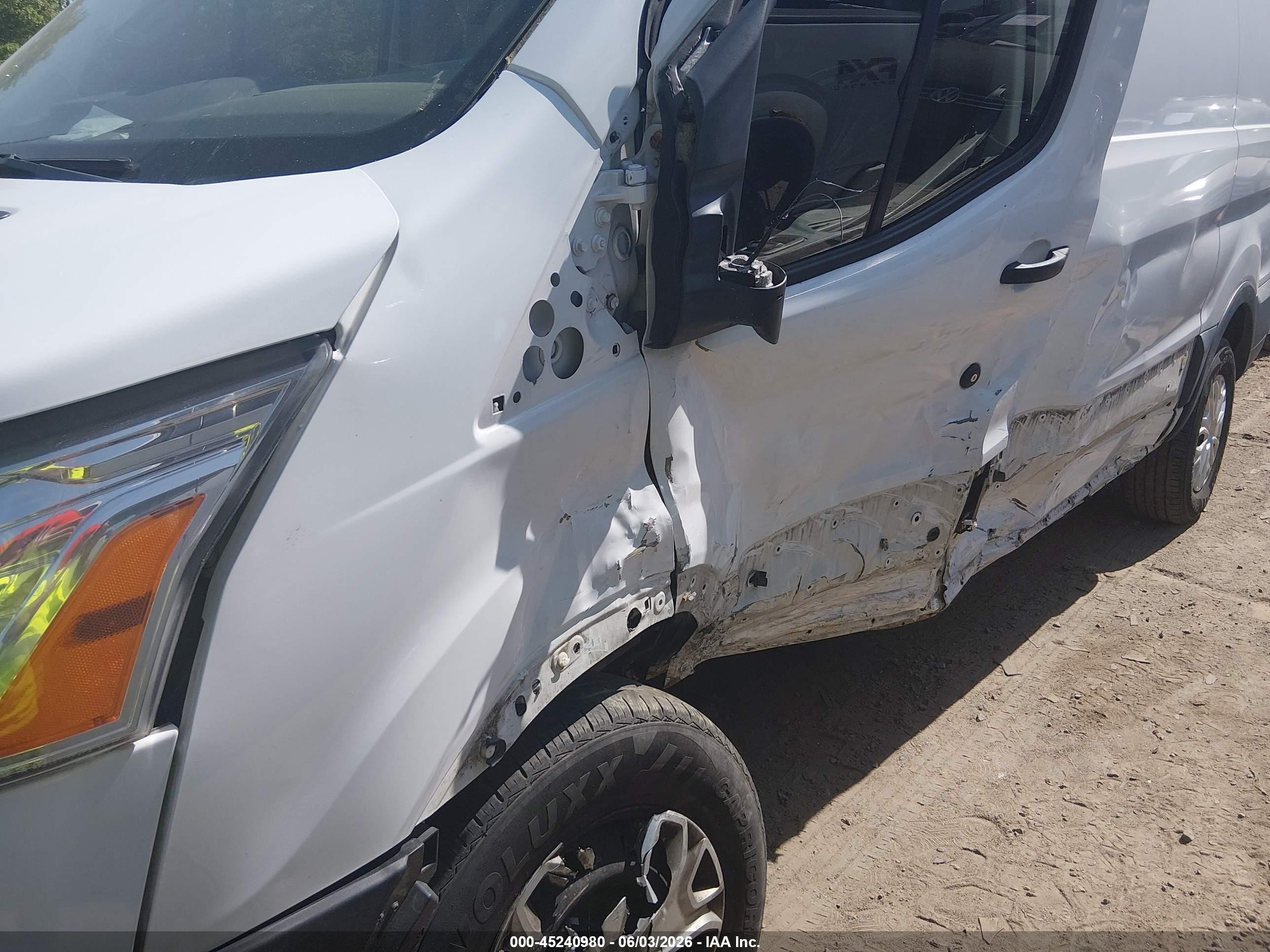 2015 Ford Transit-250   White vin: 1FTNR1ZM1FKA55867
