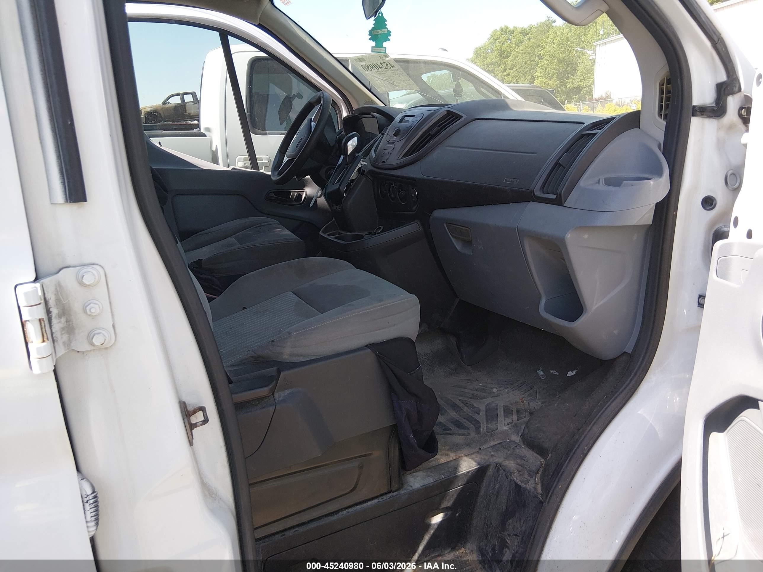 2015 Ford Transit-250   White vin: 1FTNR1ZM1FKA55867