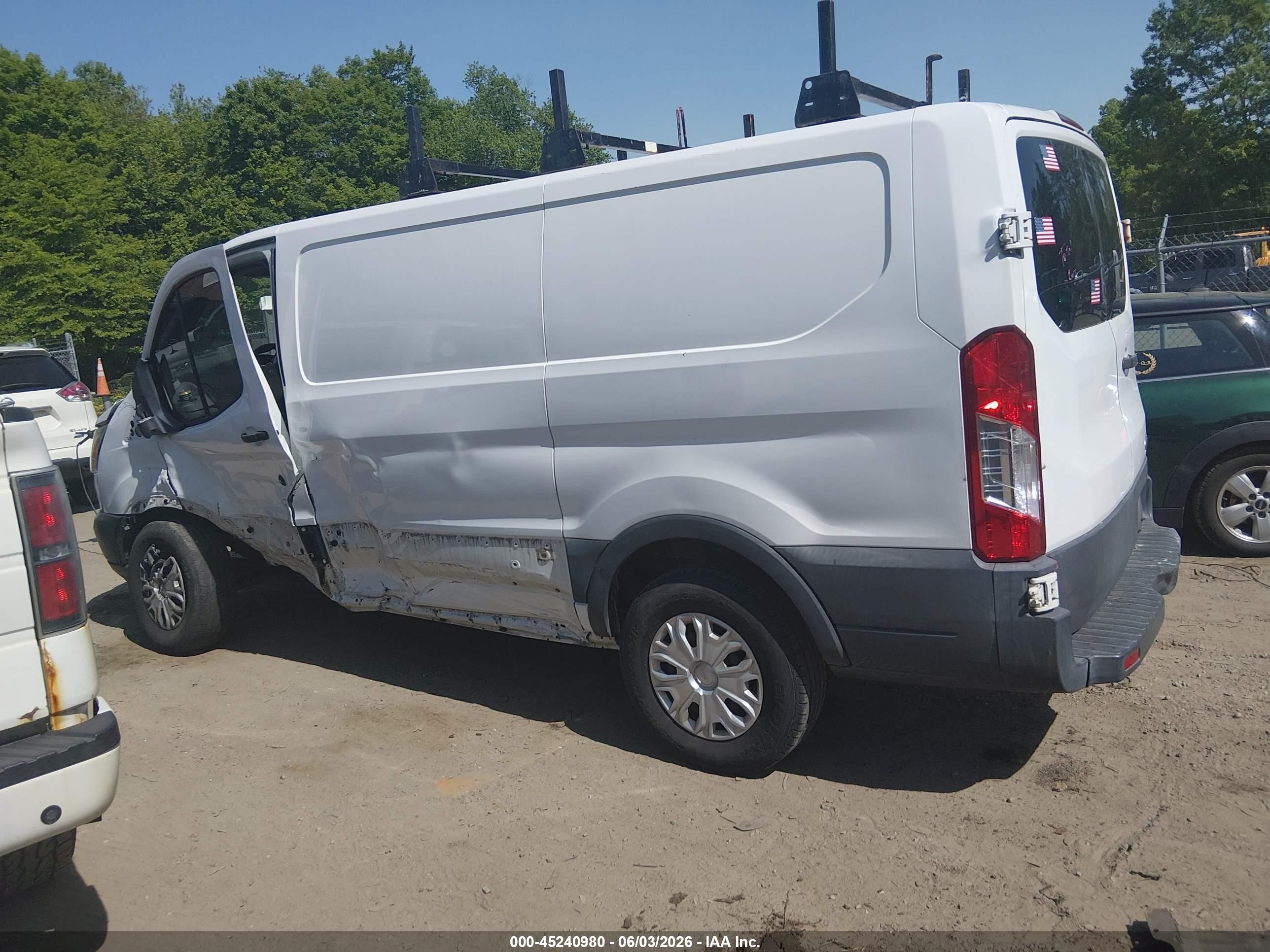 2015 Ford Transit-250   White vin: 1FTNR1ZM1FKA55867