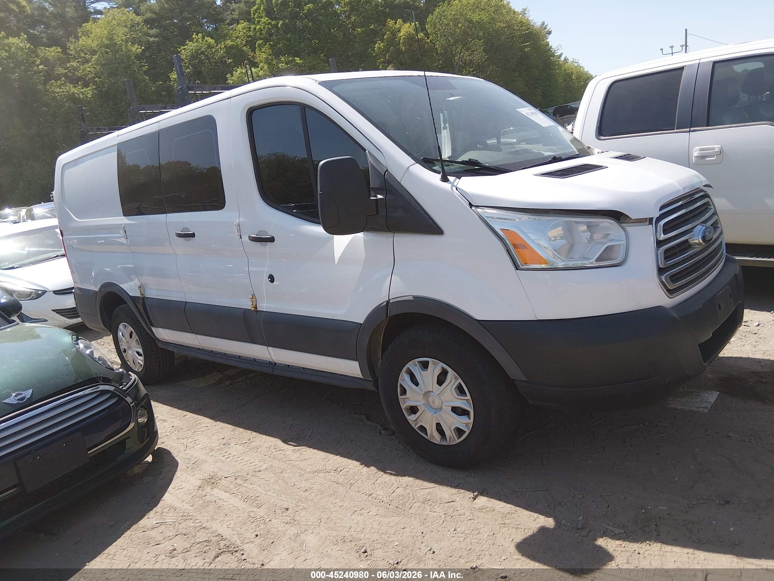 2015 Ford Transit-250   White vin: 1FTNR1ZM1FKA55867