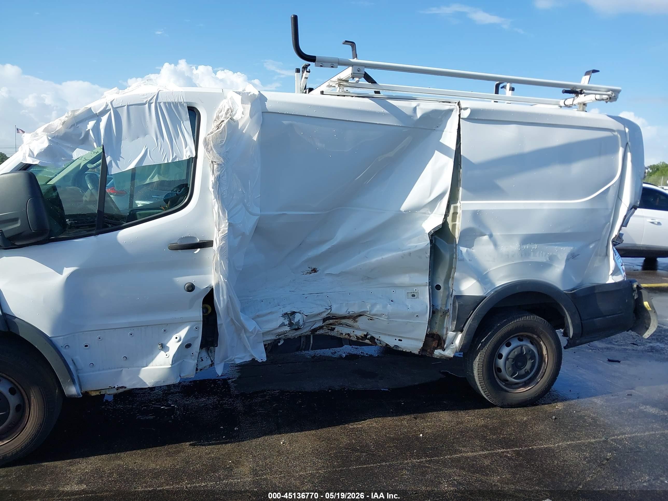 2015 Ford Transit-250 White vin: 1FTNR1ZM1FKA75018