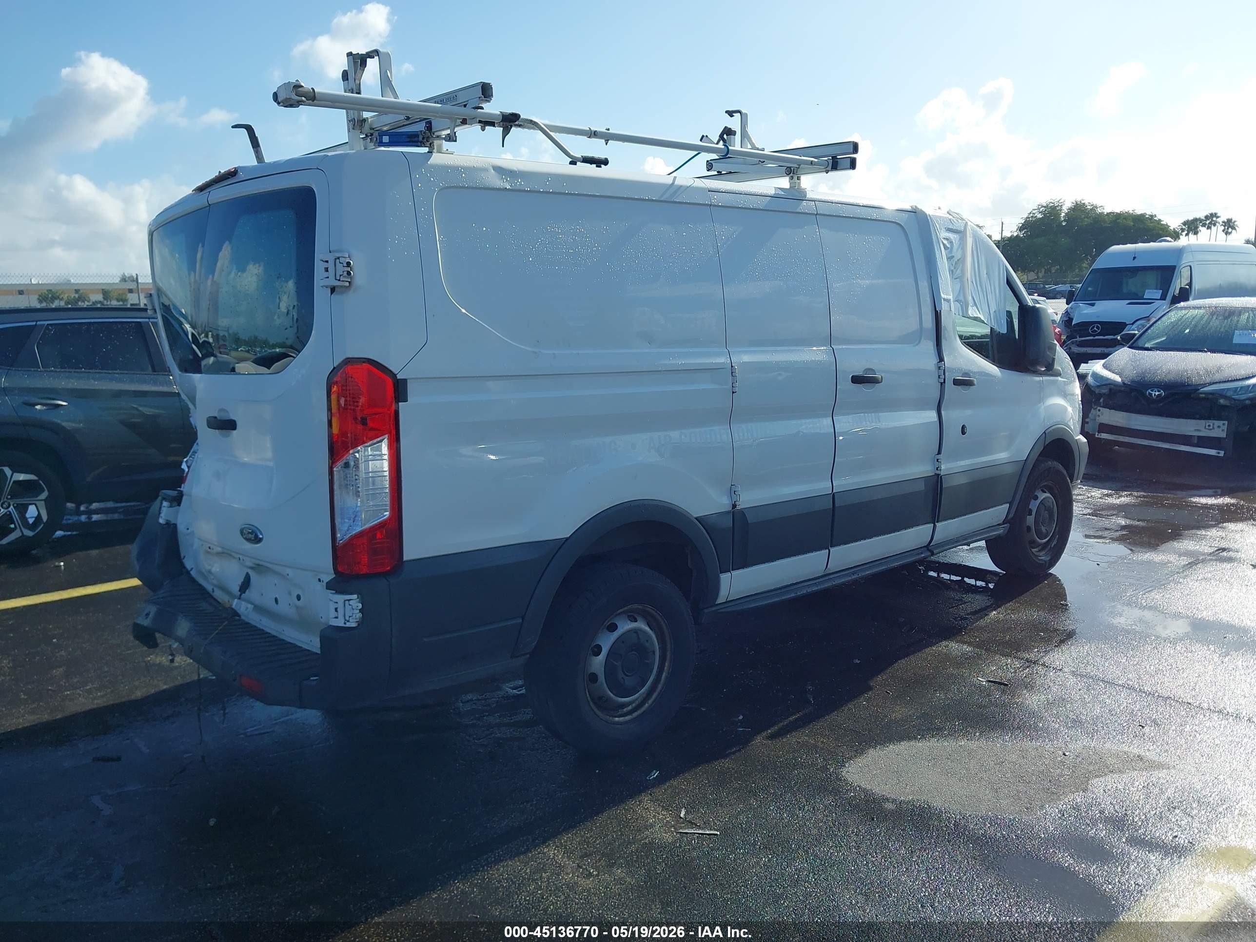 2015 Ford Transit-250 White vin: 1FTNR1ZM1FKA75018