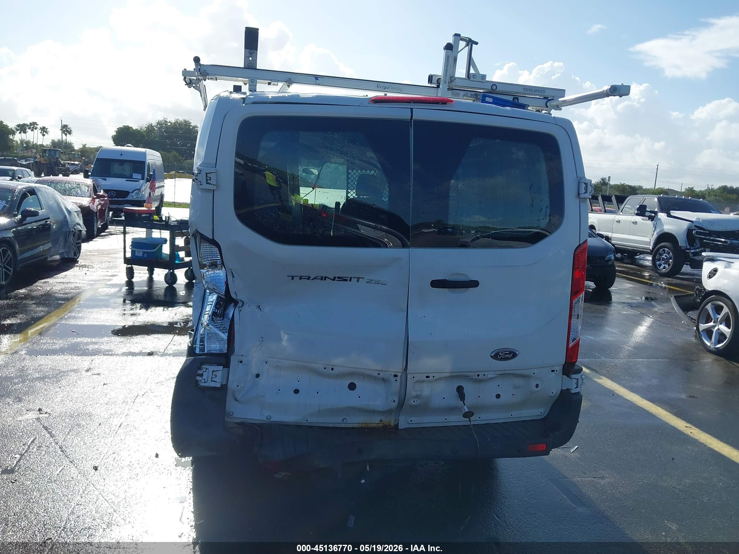 2015 Ford Transit-250 White vin: 1FTNR1ZM1FKA75018
