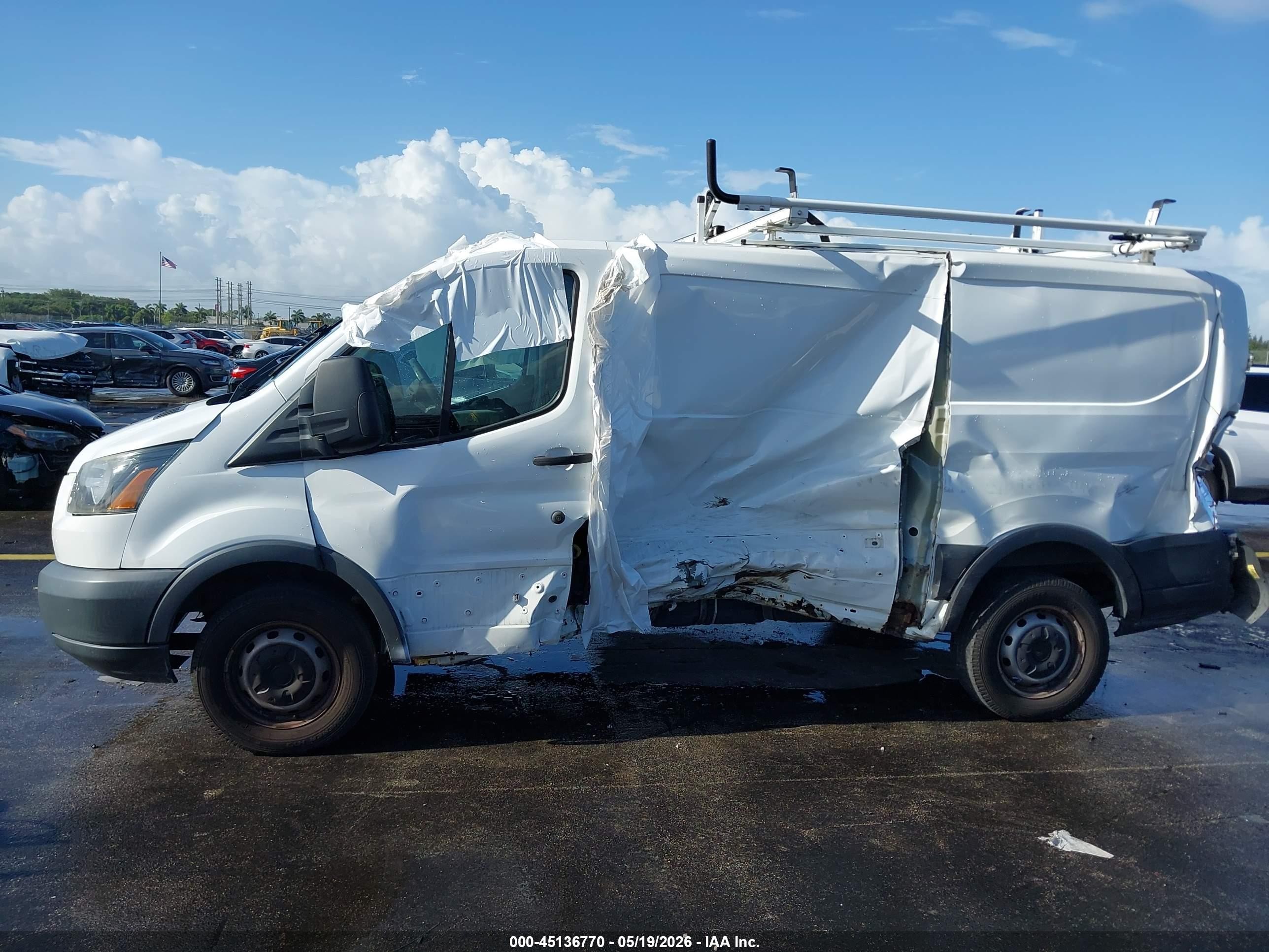 2015 Ford Transit-250 White vin: 1FTNR1ZM1FKA75018