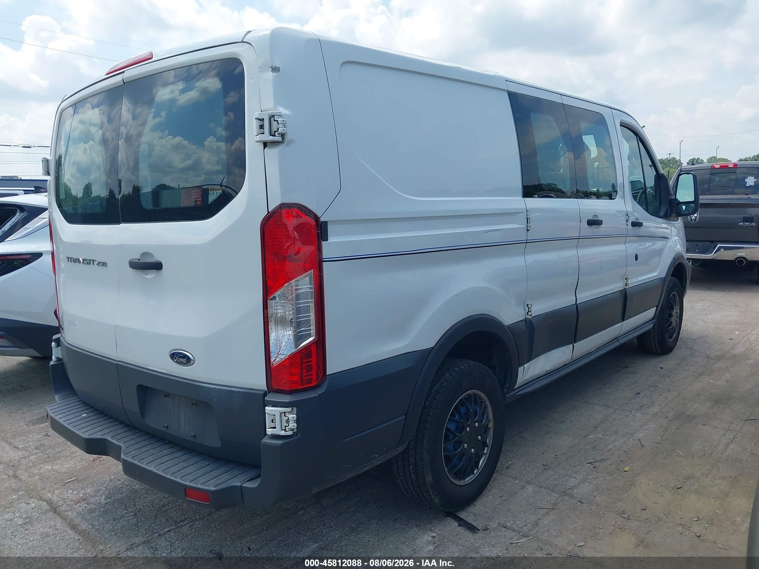 2015 Ford Transit-250   White vin: 1FTNR1ZM1FKA77965