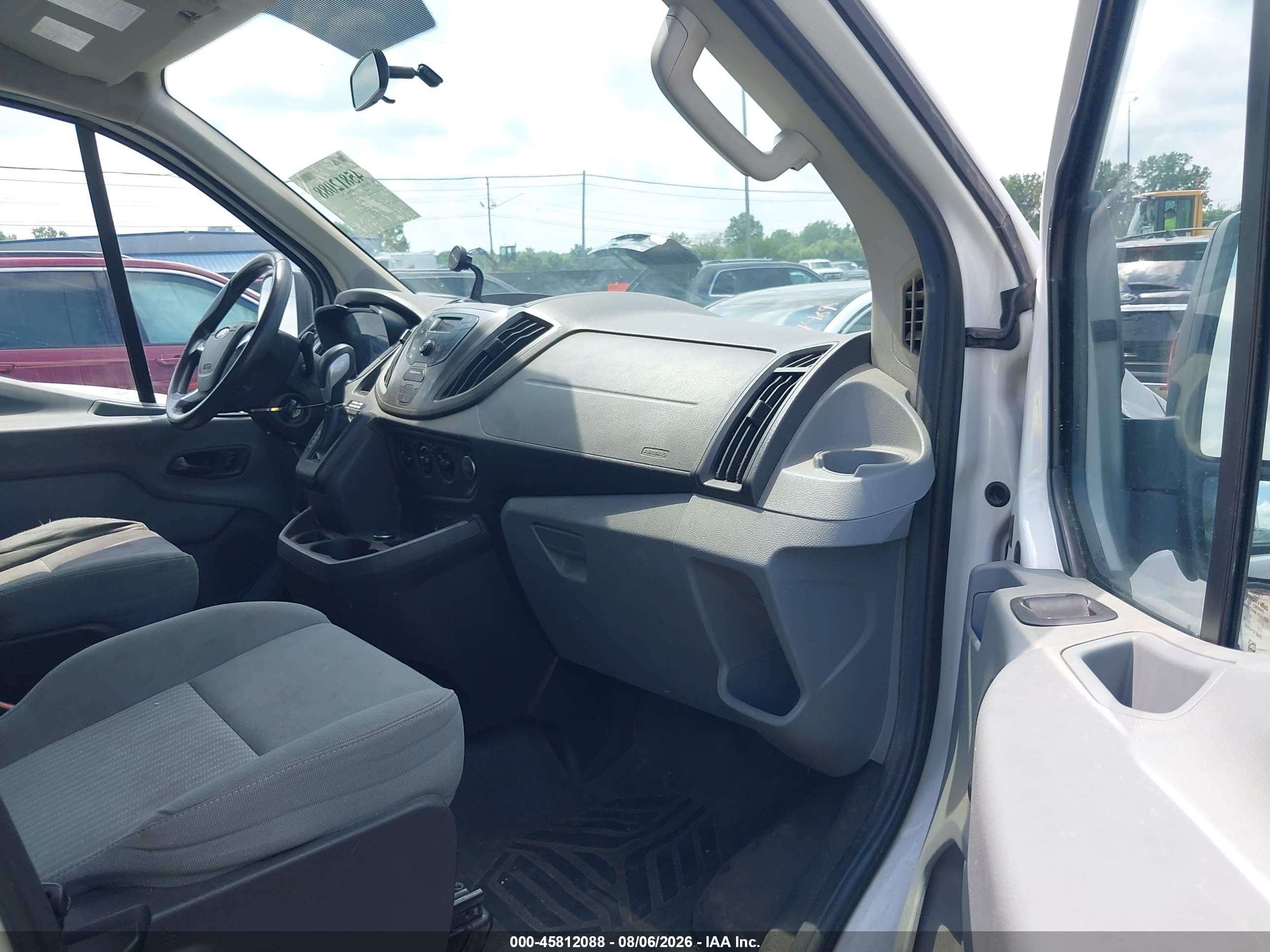 2015 Ford Transit-250   White vin: 1FTNR1ZM1FKA77965