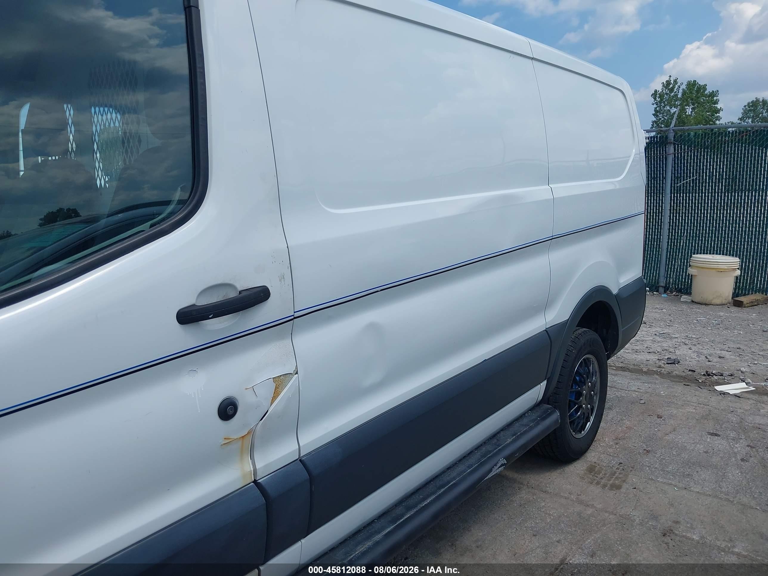 2015 Ford Transit-250   White vin: 1FTNR1ZM1FKA77965