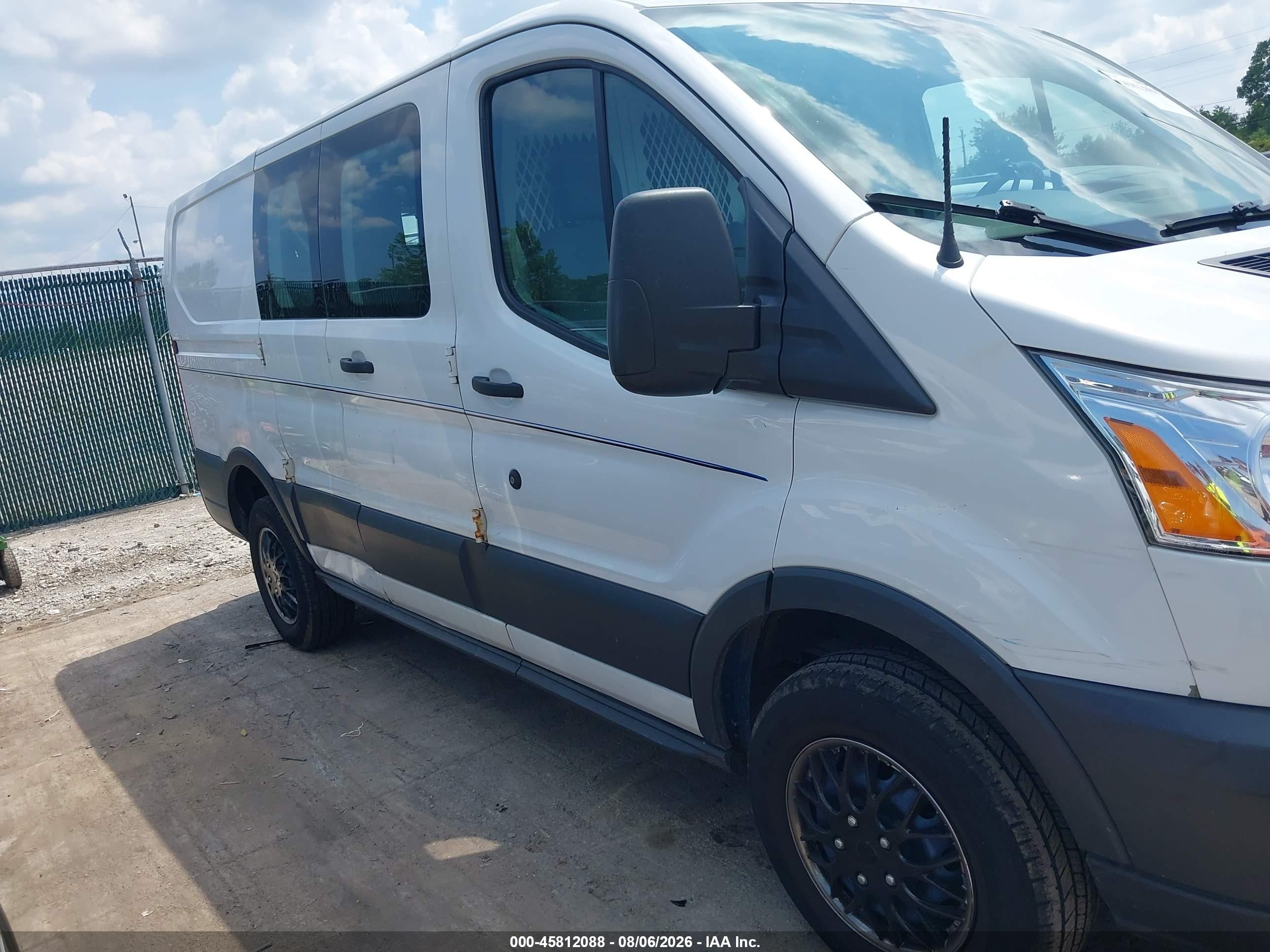 2015 Ford Transit-250   White vin: 1FTNR1ZM1FKA77965