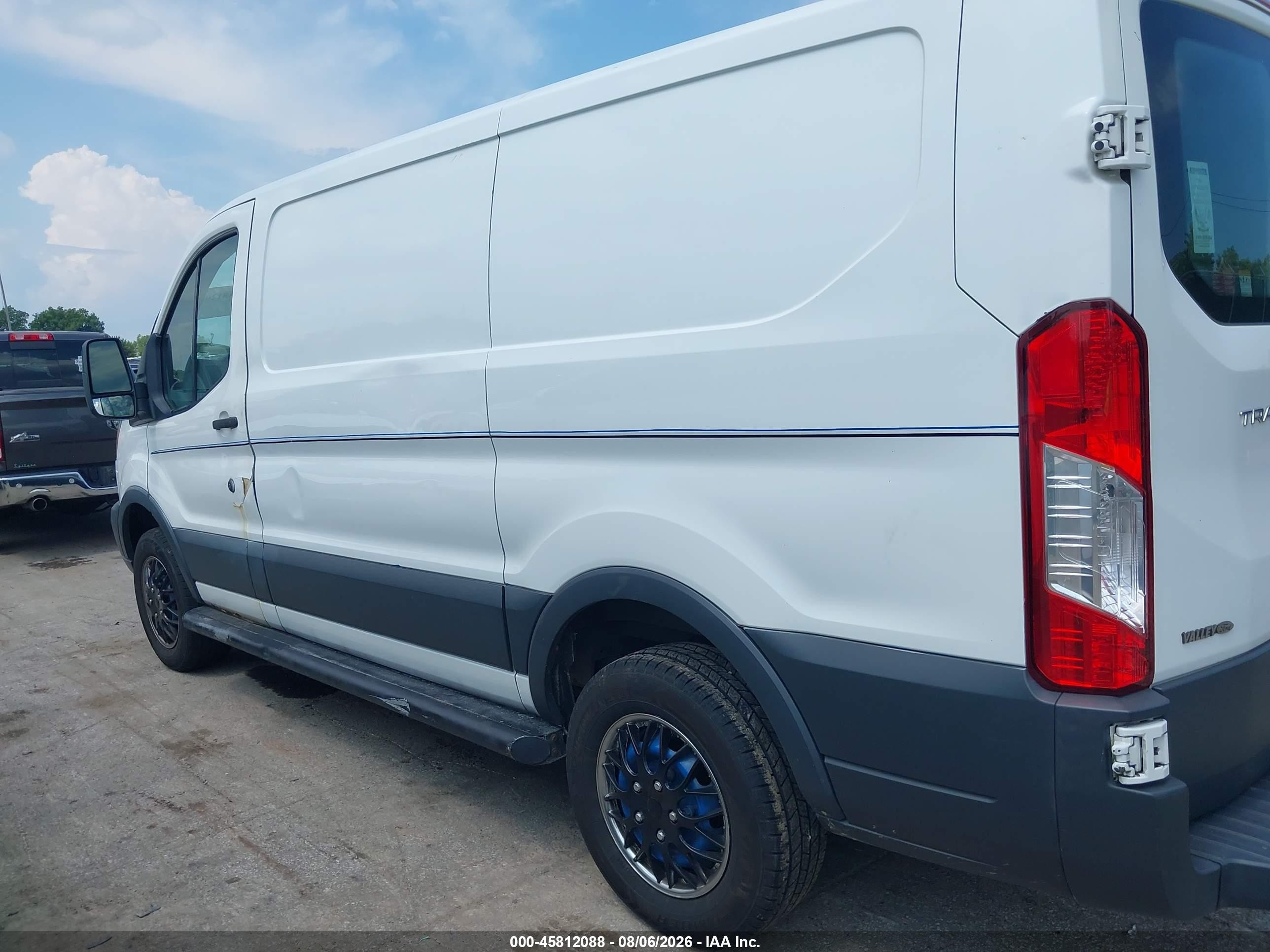 2015 Ford Transit-250   White vin: 1FTNR1ZM1FKA77965