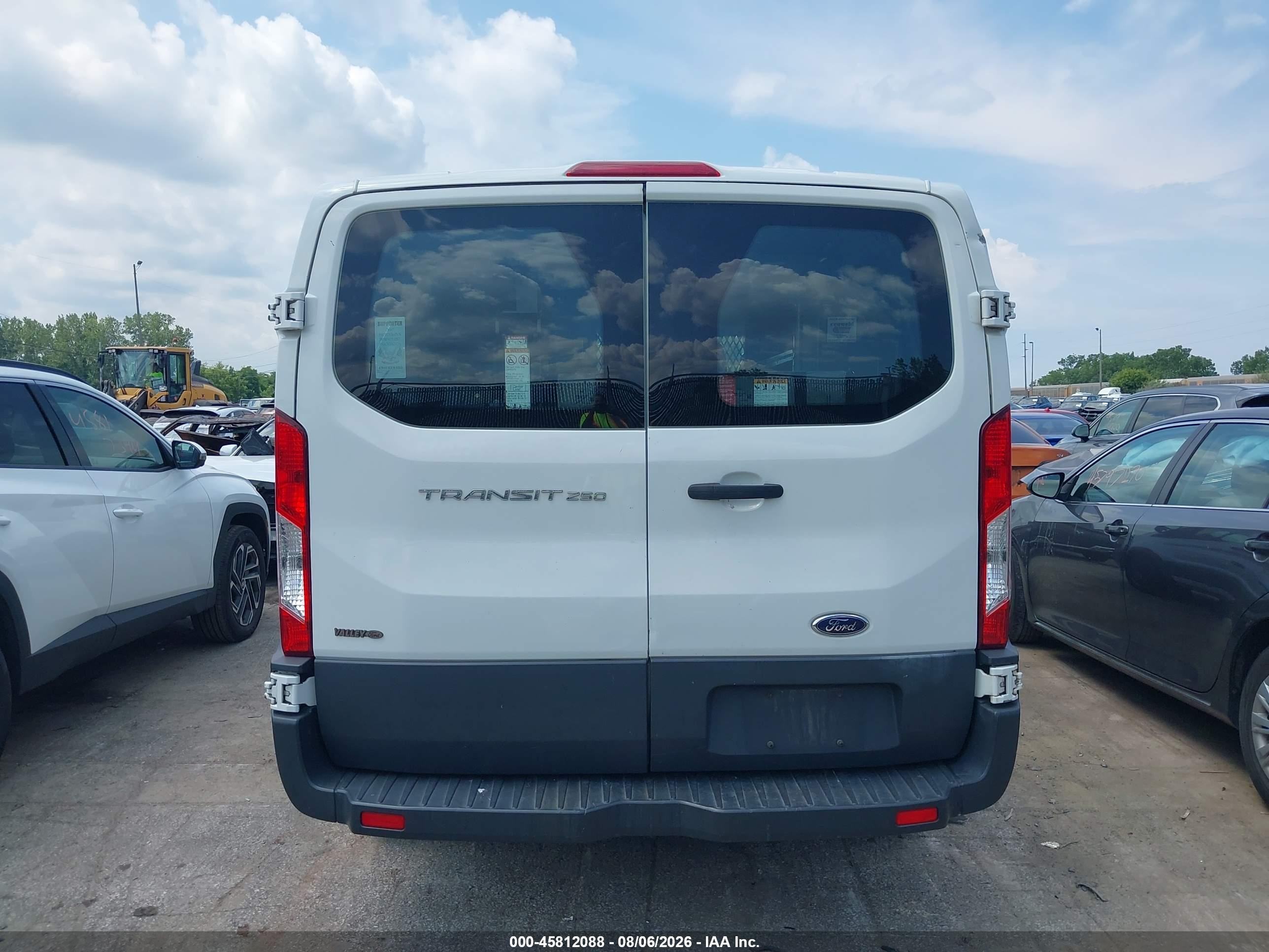 2015 Ford Transit-250   White vin: 1FTNR1ZM1FKA77965