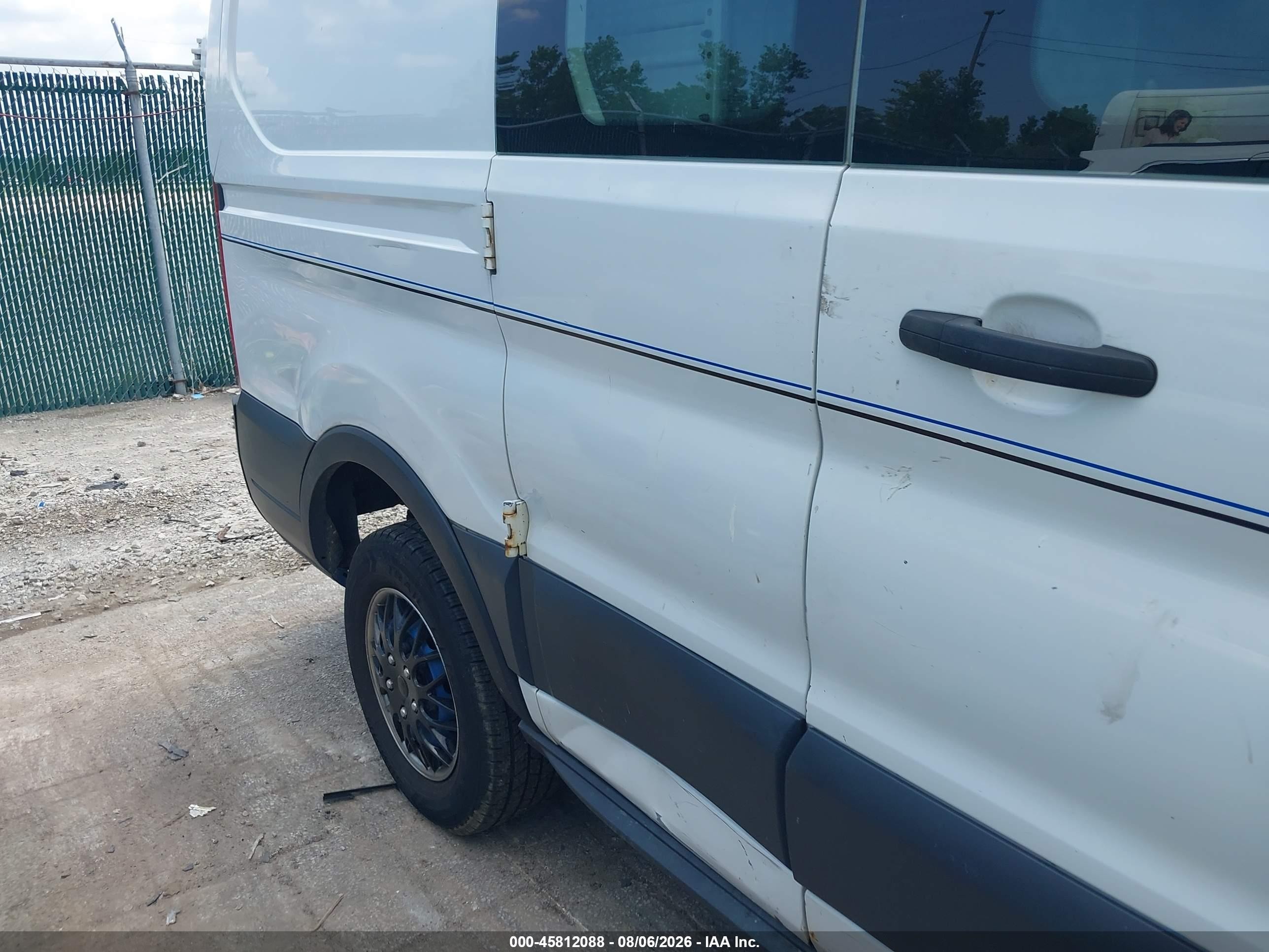 2015 Ford Transit-250   White vin: 1FTNR1ZM1FKA77965