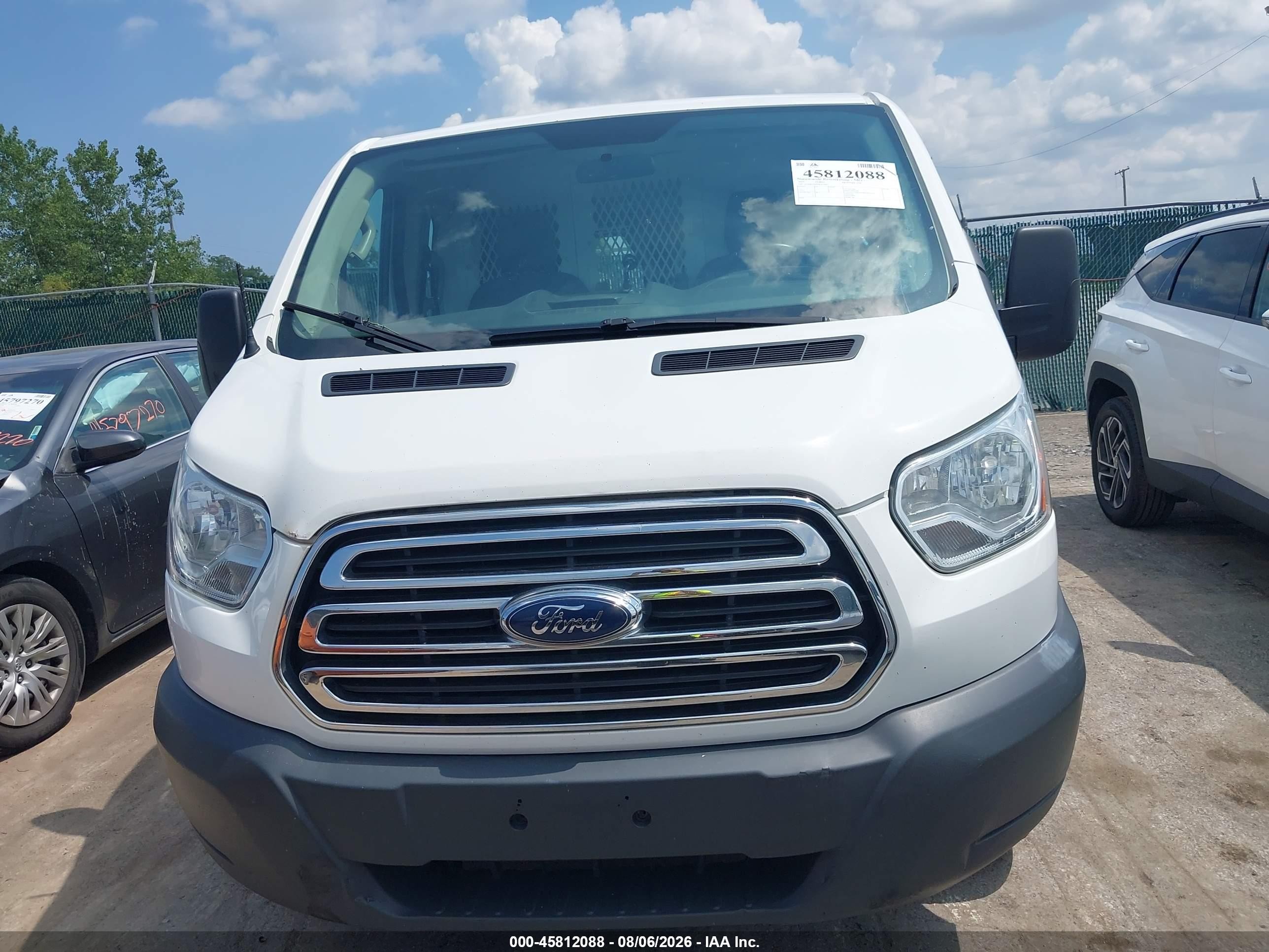 2015 Ford Transit-250   White vin: 1FTNR1ZM1FKA77965