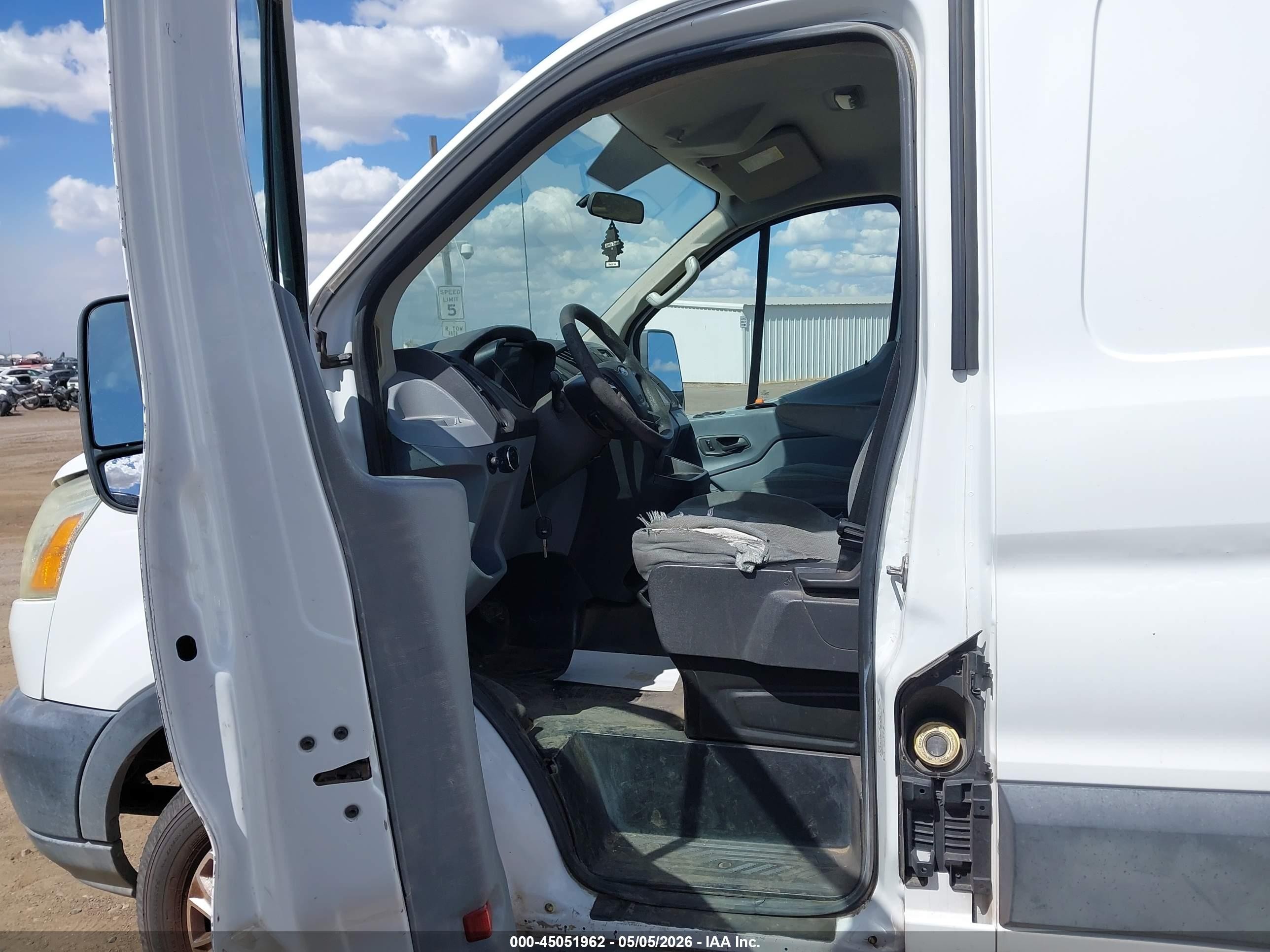 2015 Ford Transit-250   White vin: 1FTNR1ZM3FKA33711