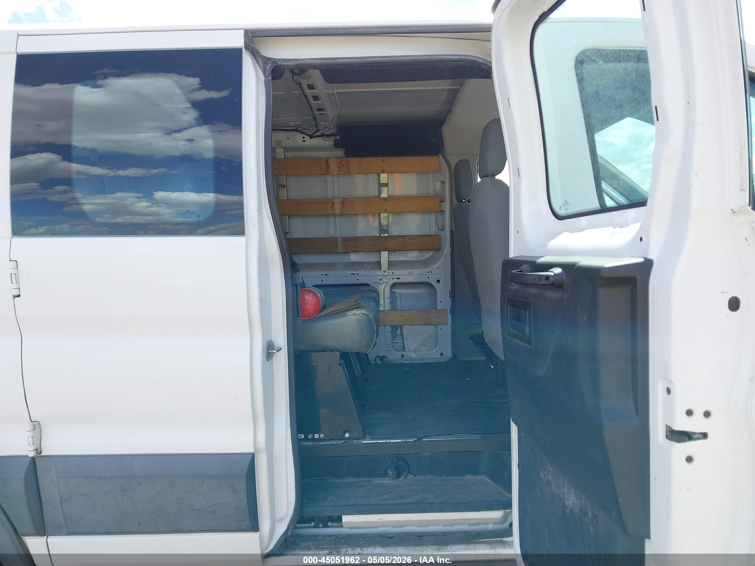 2015 Ford Transit-250   White vin: 1FTNR1ZM3FKA33711
