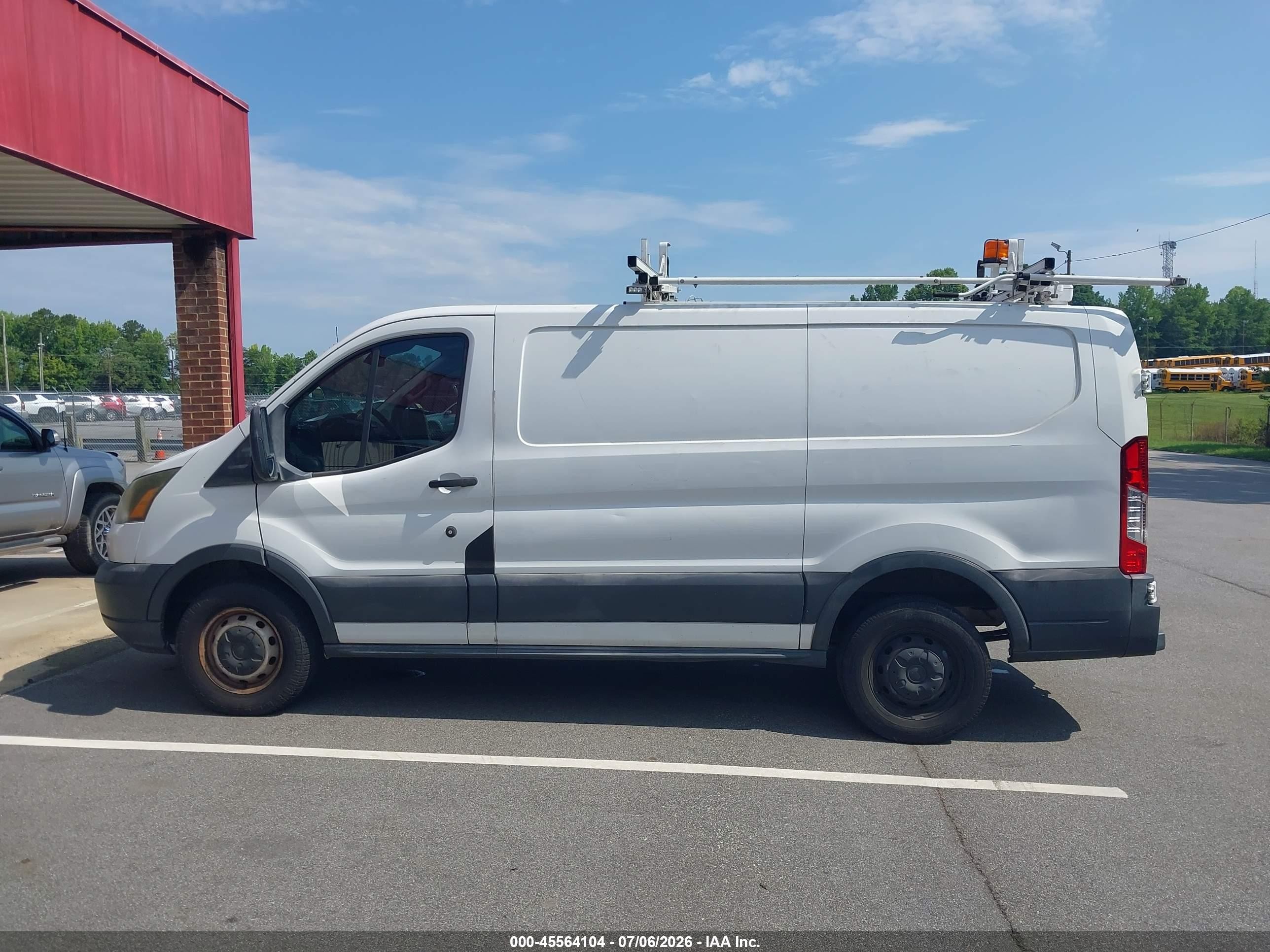 2015 Ford Transit-250   White vin: 1FTNR1ZM3FKA68085