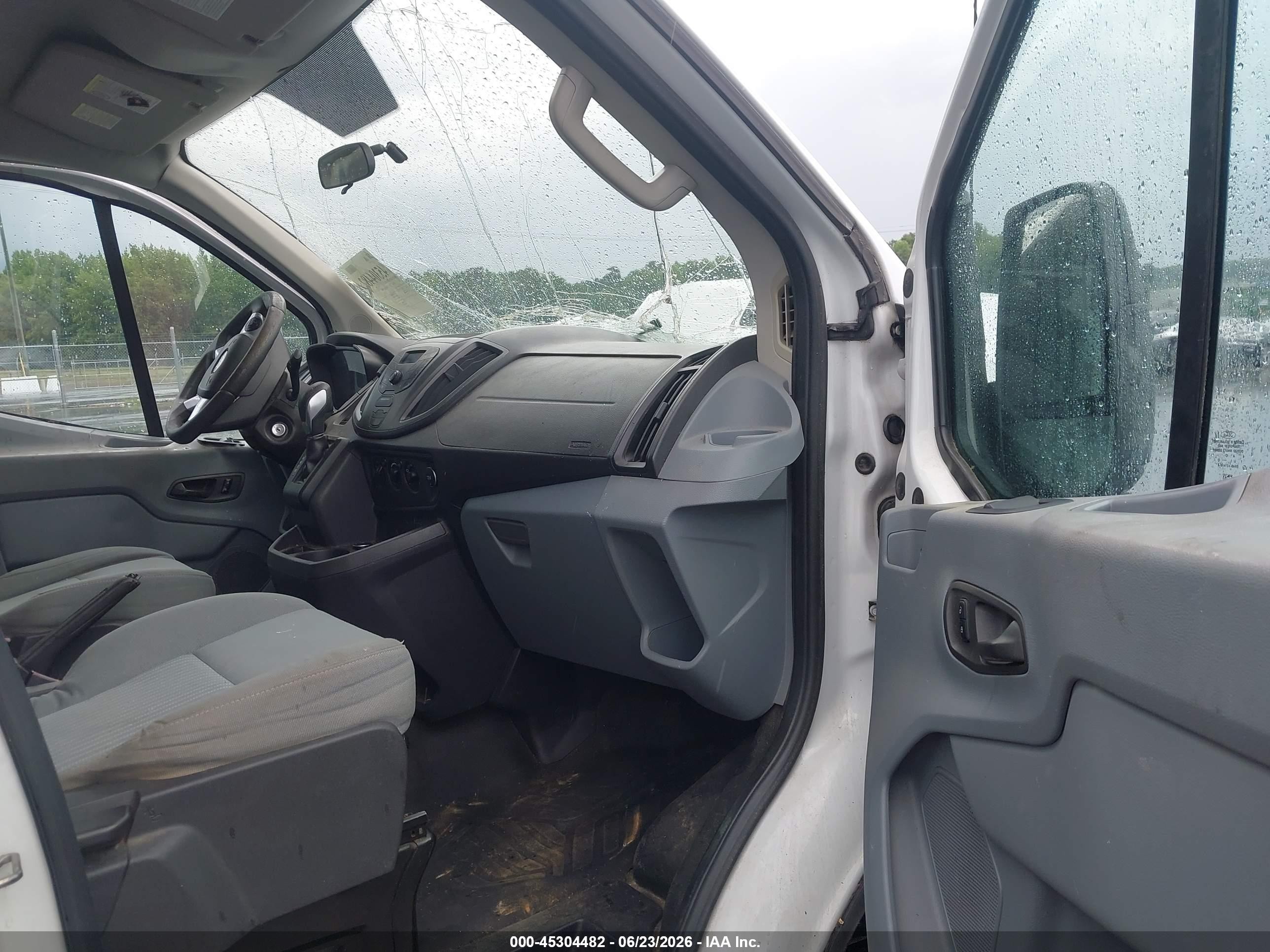 2015 Ford Transit-250   White vin: 1FTNR1ZM4FKA34186