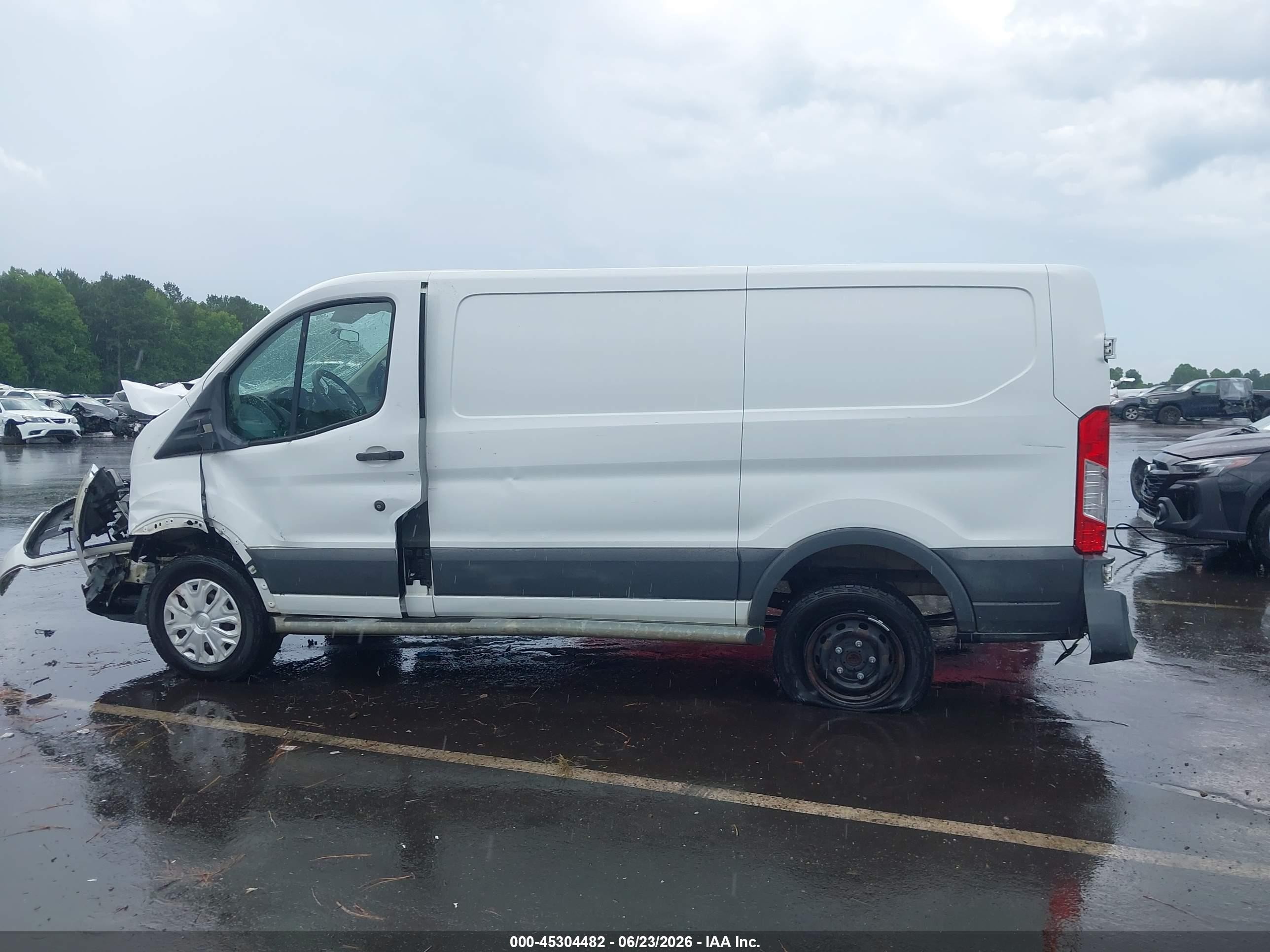 2015 Ford Transit-250   White vin: 1FTNR1ZM4FKA34186