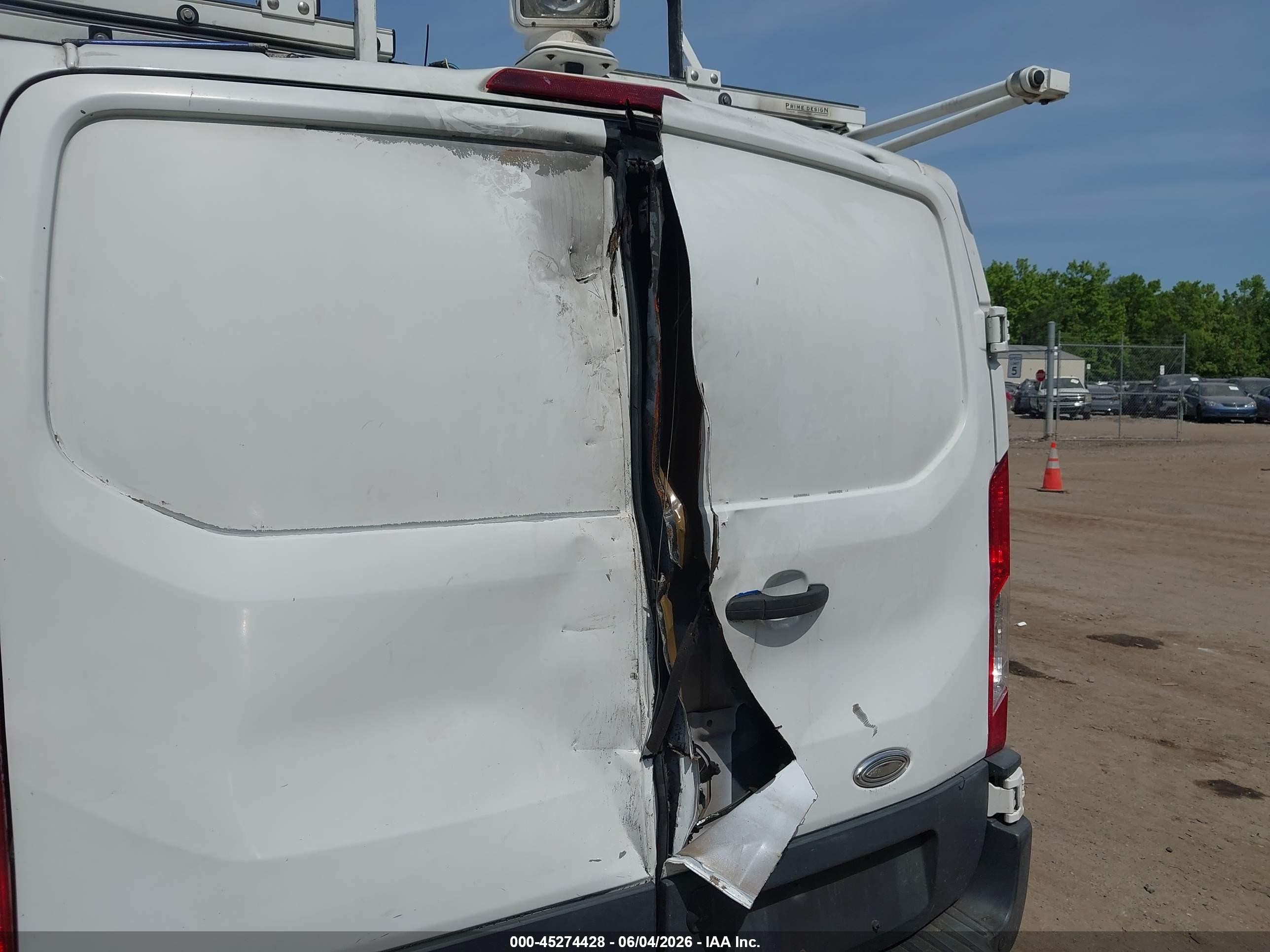 2015 Ford Transit-250   White vin: 1FTNR1ZM4FKA45432