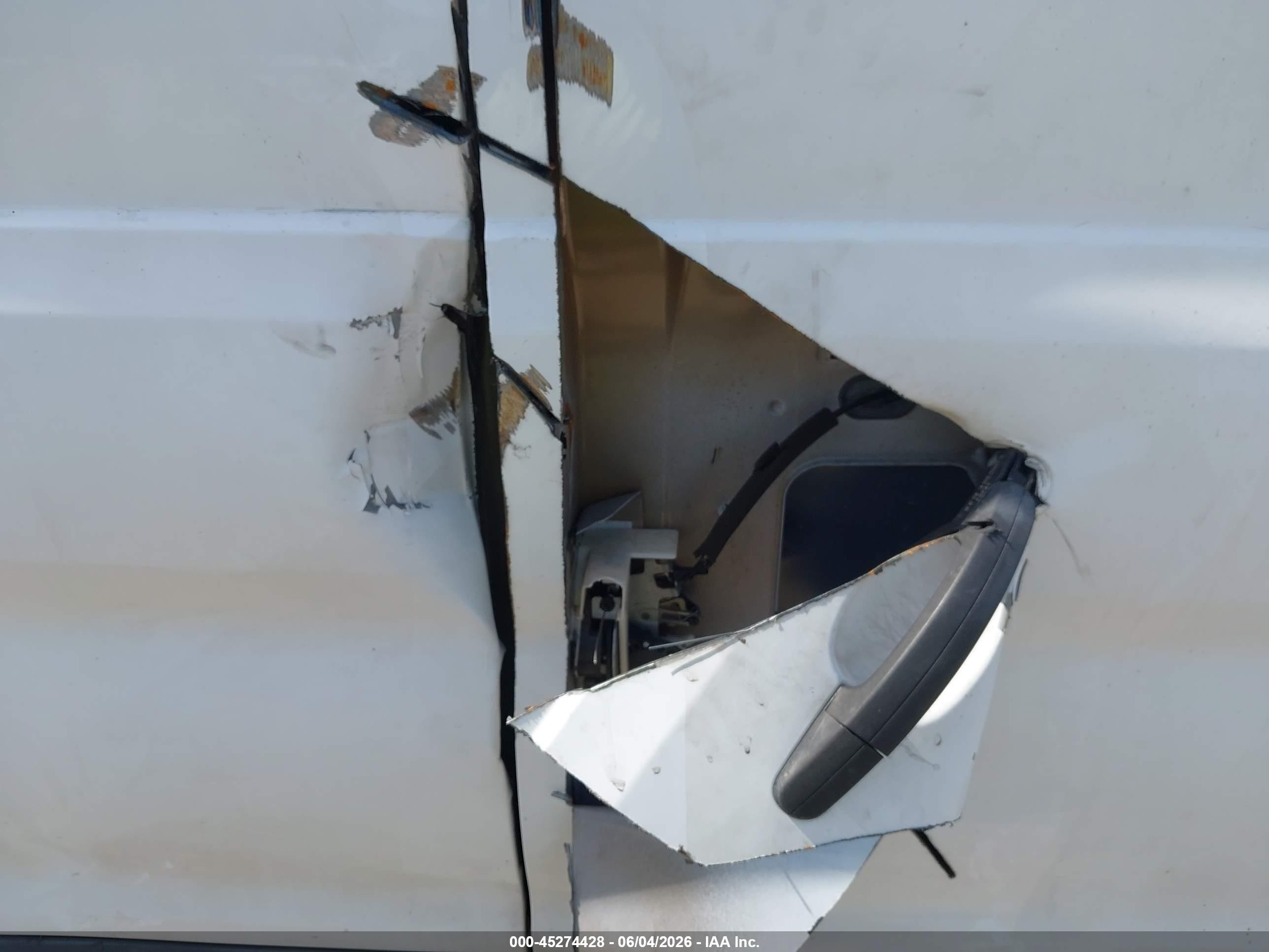 2015 Ford Transit-250   White vin: 1FTNR1ZM4FKA45432