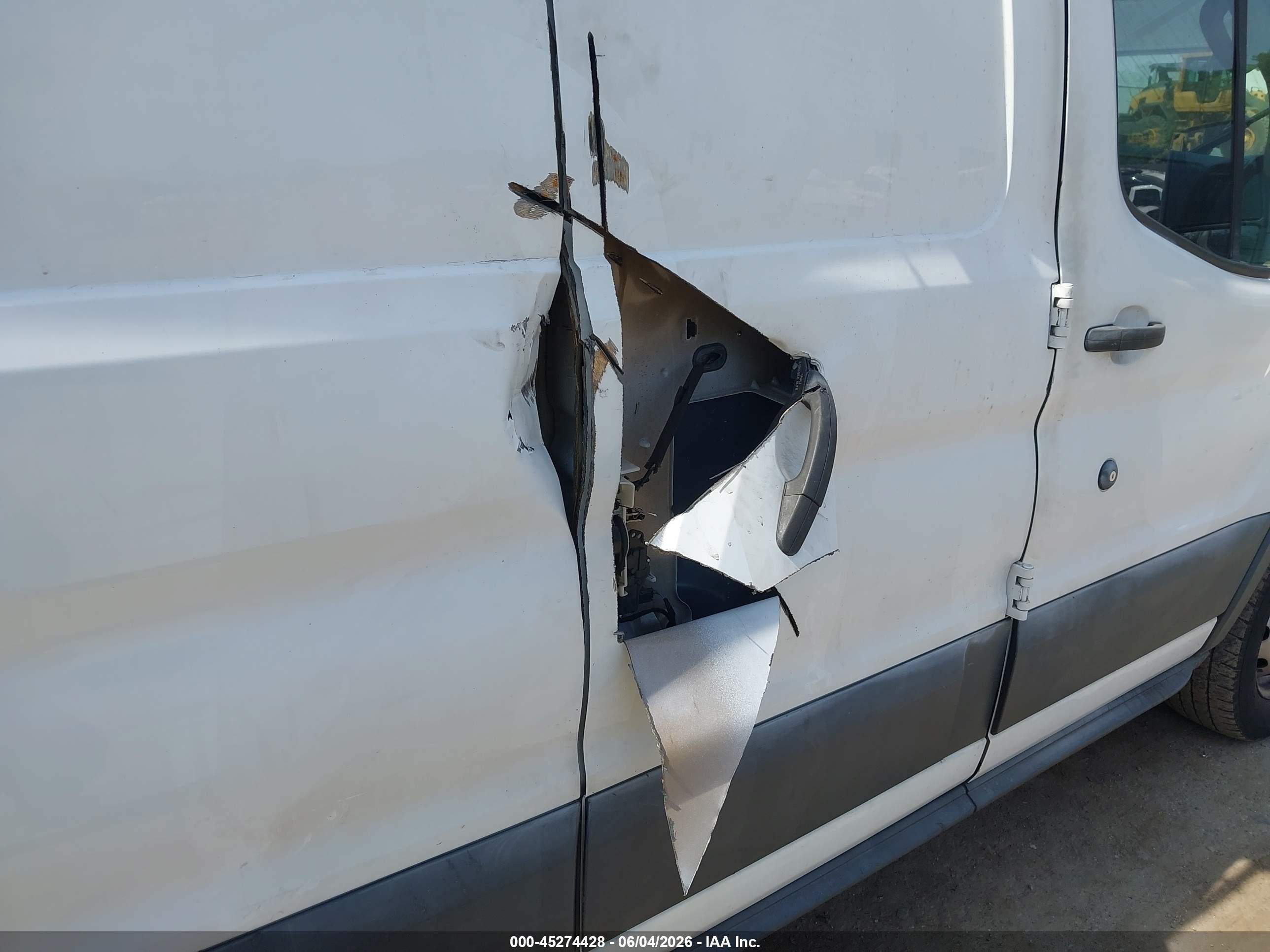 2015 Ford Transit-250   White vin: 1FTNR1ZM4FKA45432