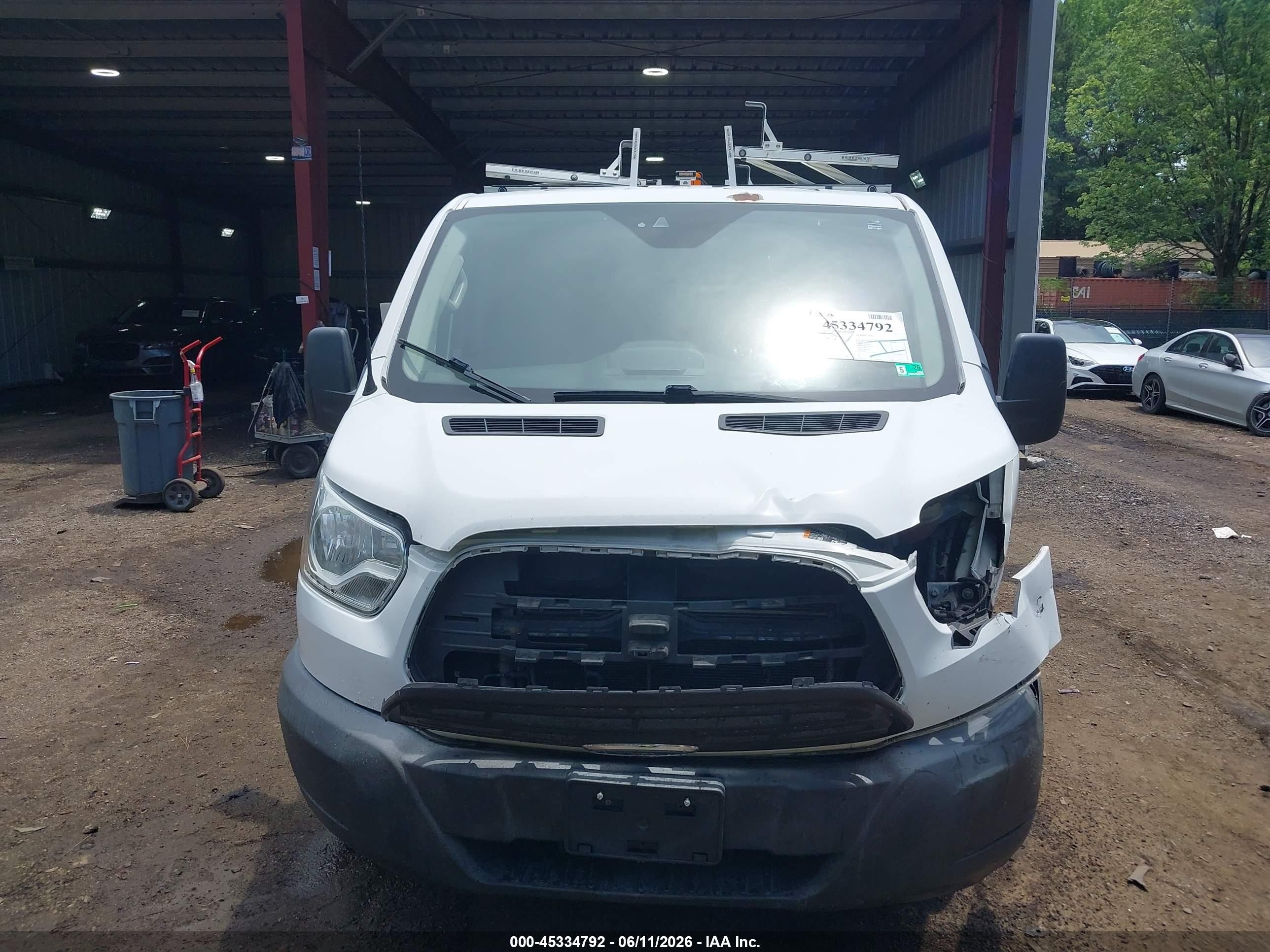 2015 Ford Transit-250   White vin: 1FTNR1ZM5FKA55063