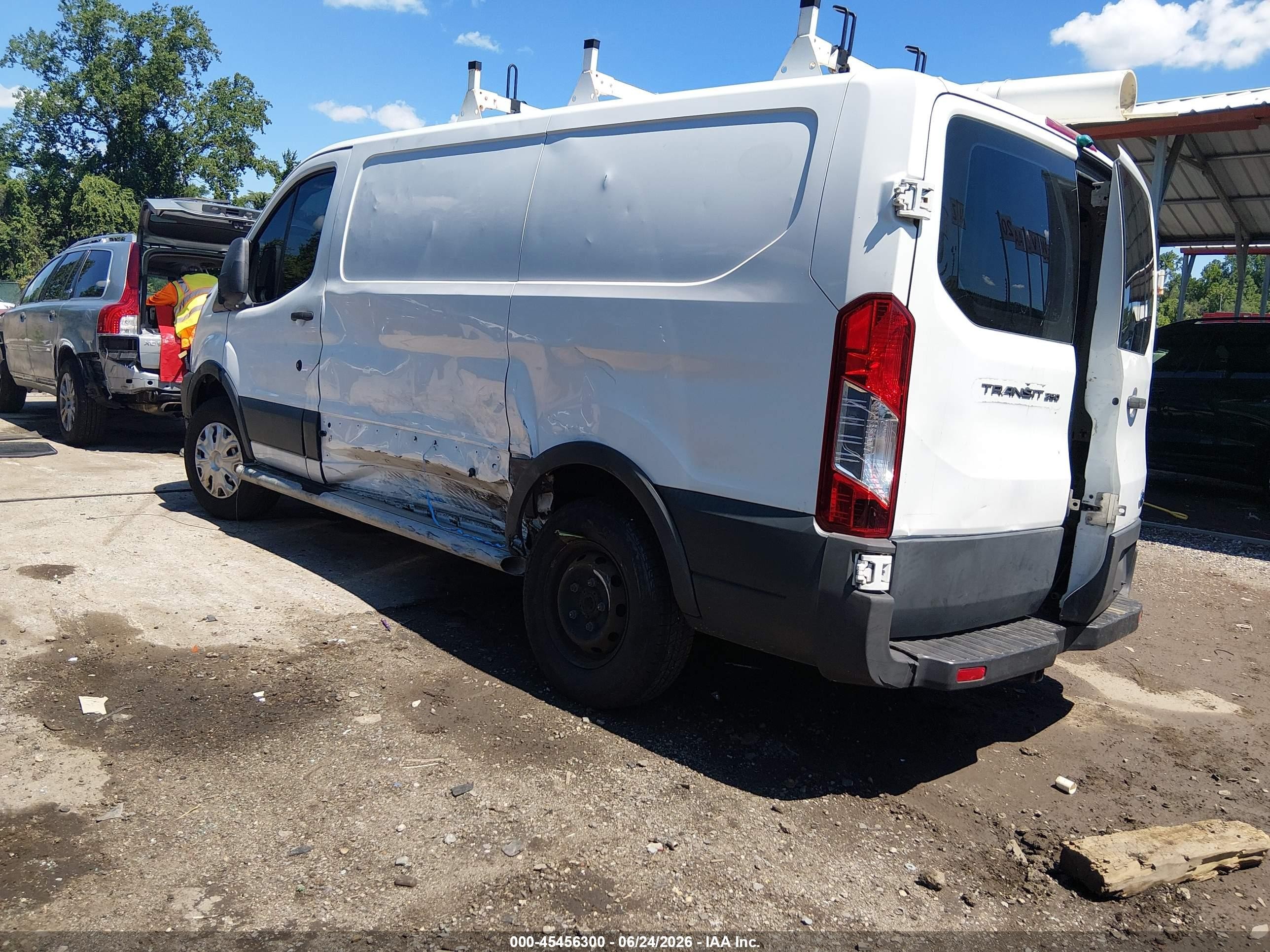 2015 Ford Transit-250   White vin: 1FTNR1ZM6FKB03332