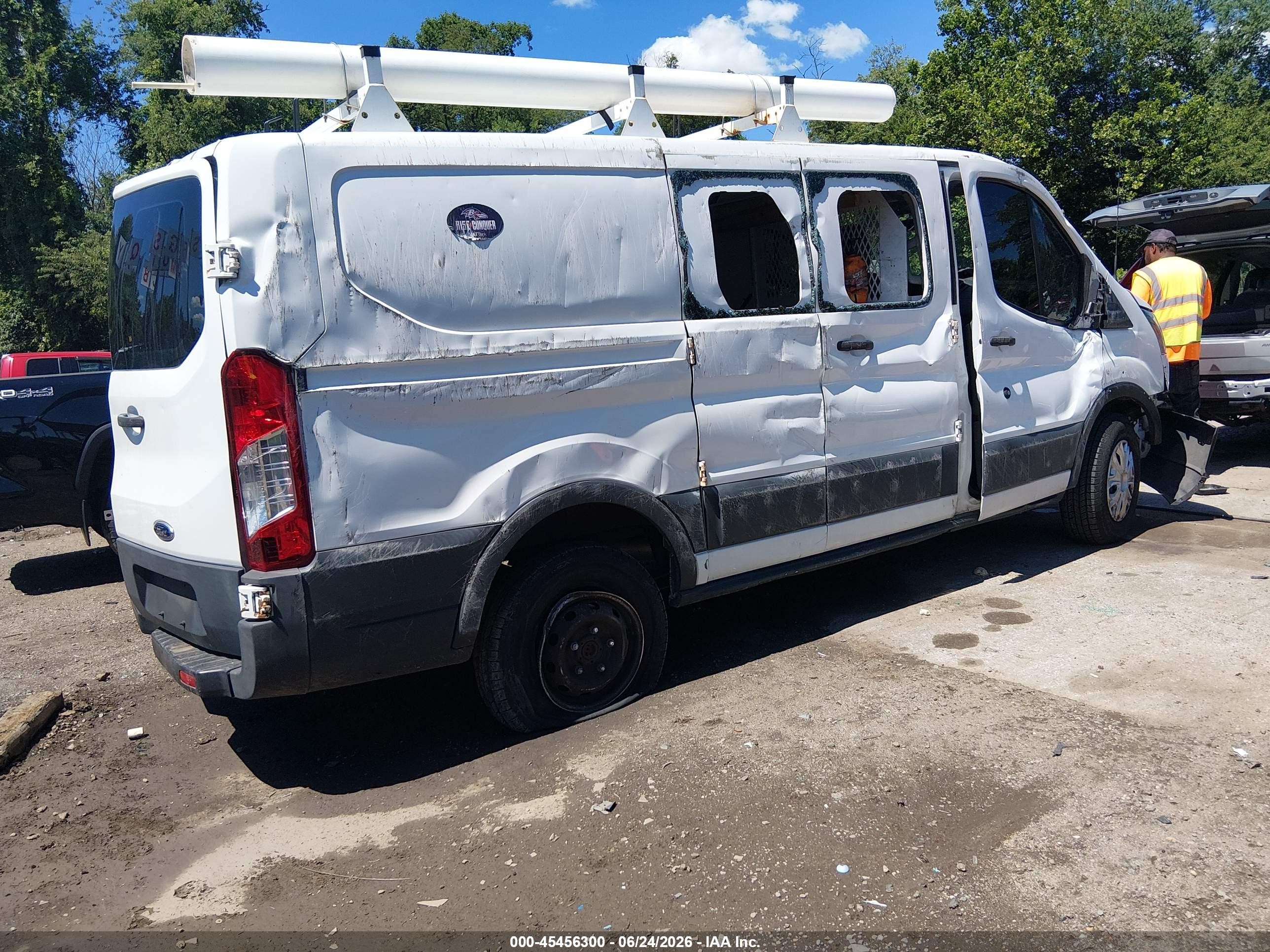 2015 Ford Transit-250   White vin: 1FTNR1ZM6FKB03332
