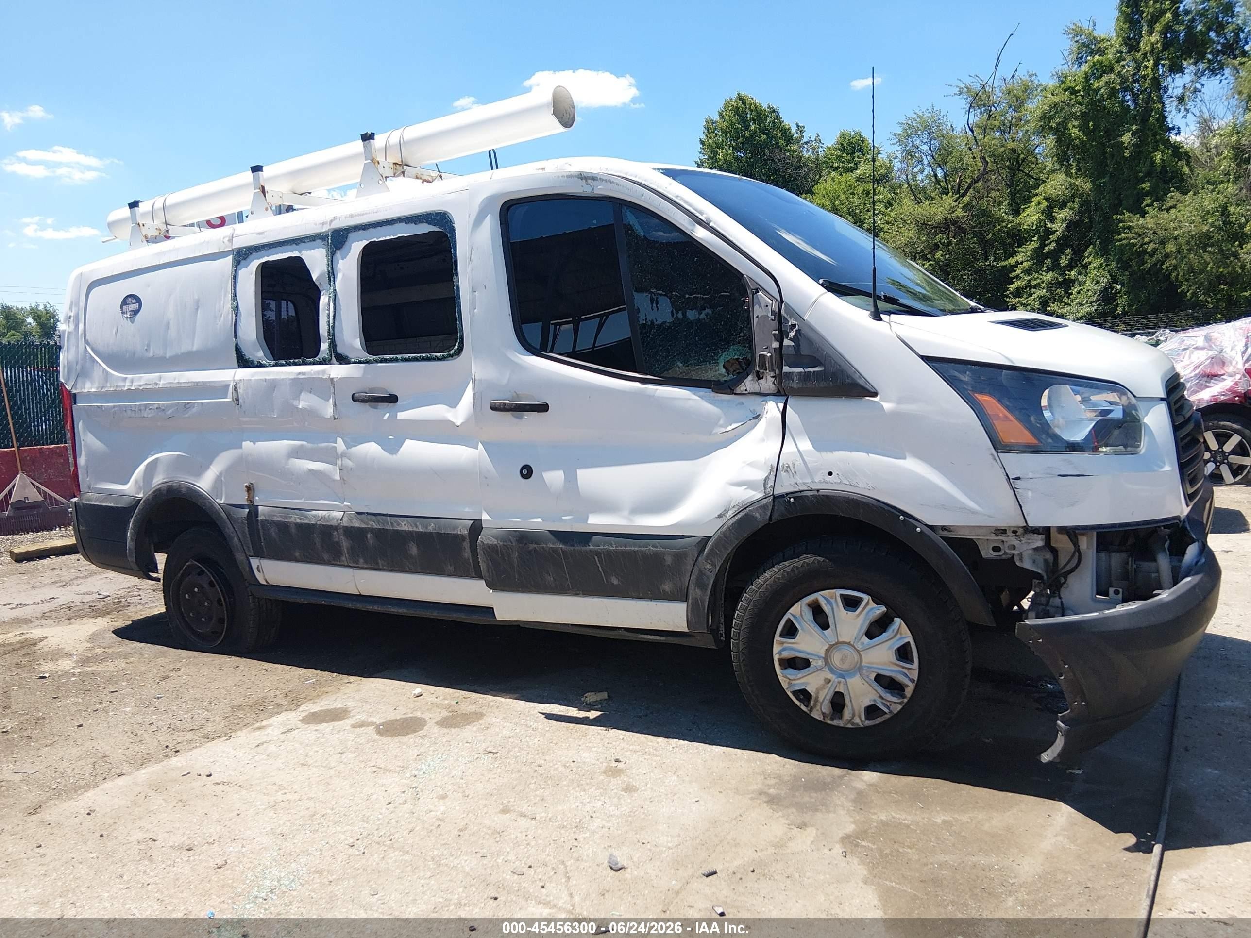 2015 Ford Transit-250   White vin: 1FTNR1ZM6FKB03332