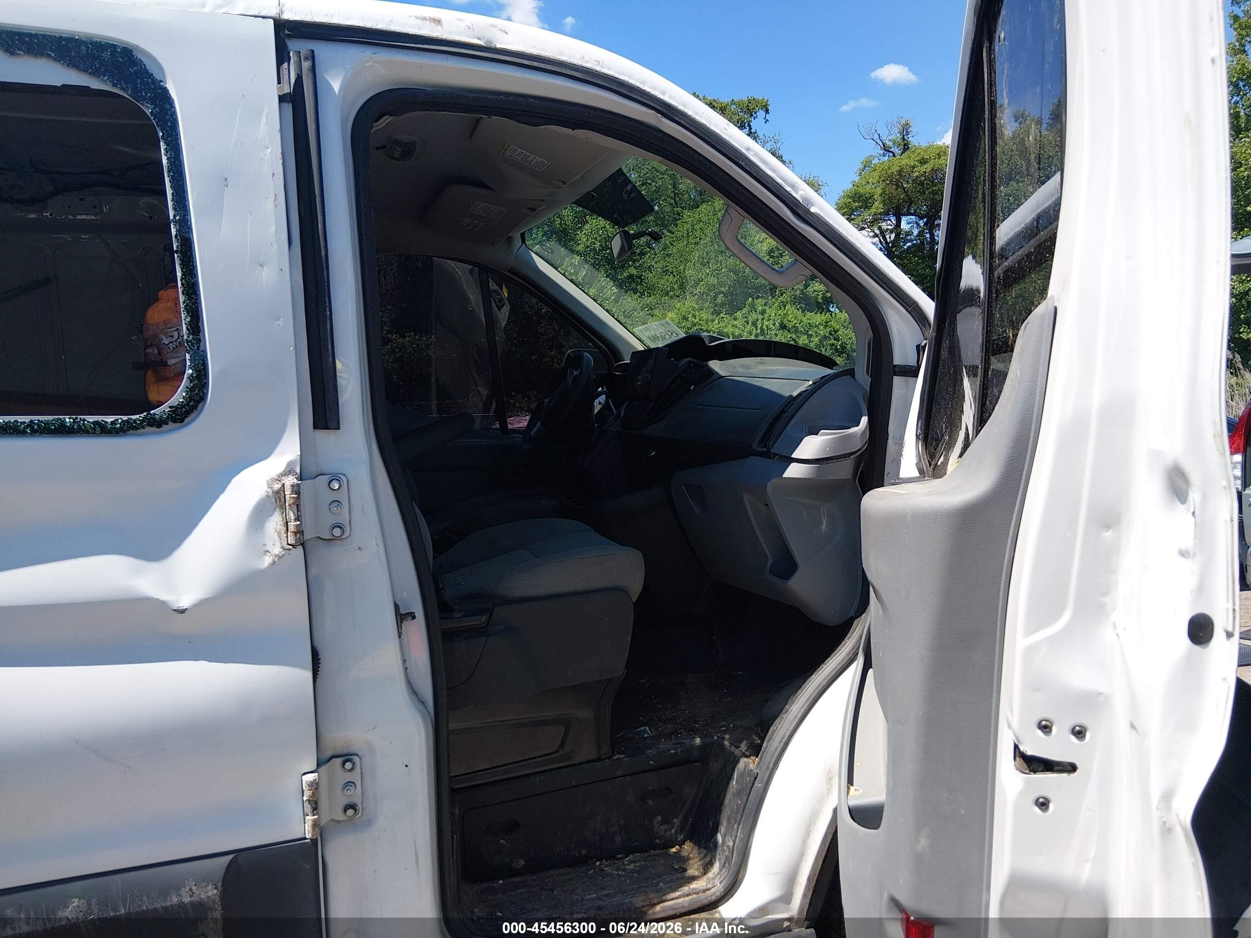 2015 Ford Transit-250   White vin: 1FTNR1ZM6FKB03332