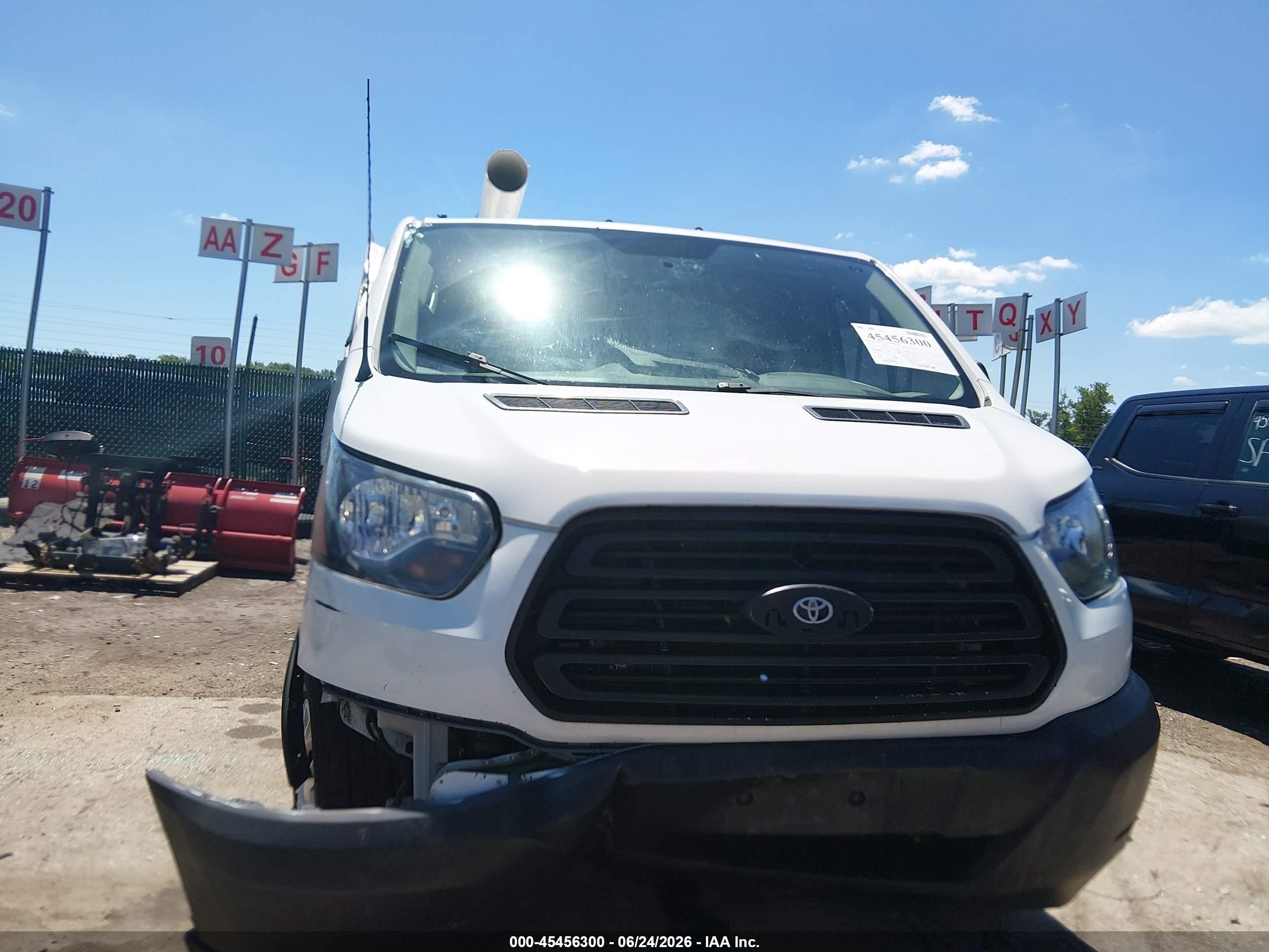2015 Ford Transit-250   White vin: 1FTNR1ZM6FKB03332